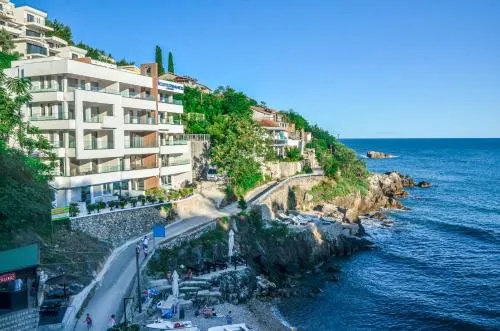 HOTEL MEDITERRANEO LIMAN free private beach for hotel guest