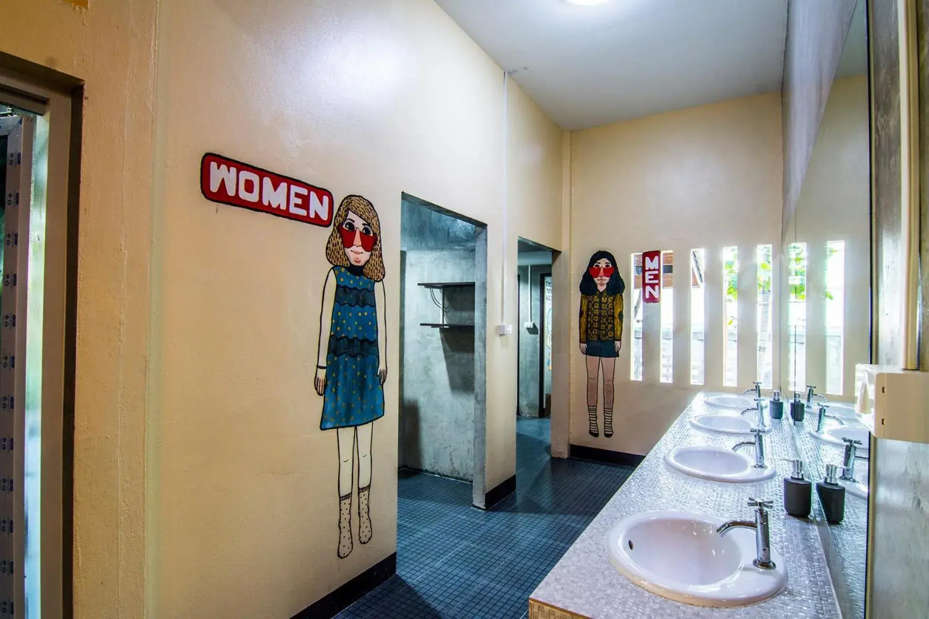 8-Bed Mixed Dormitory Room in Wanida Hostel 8-Bed Mixed Dormitory Room in Wanida Hostel