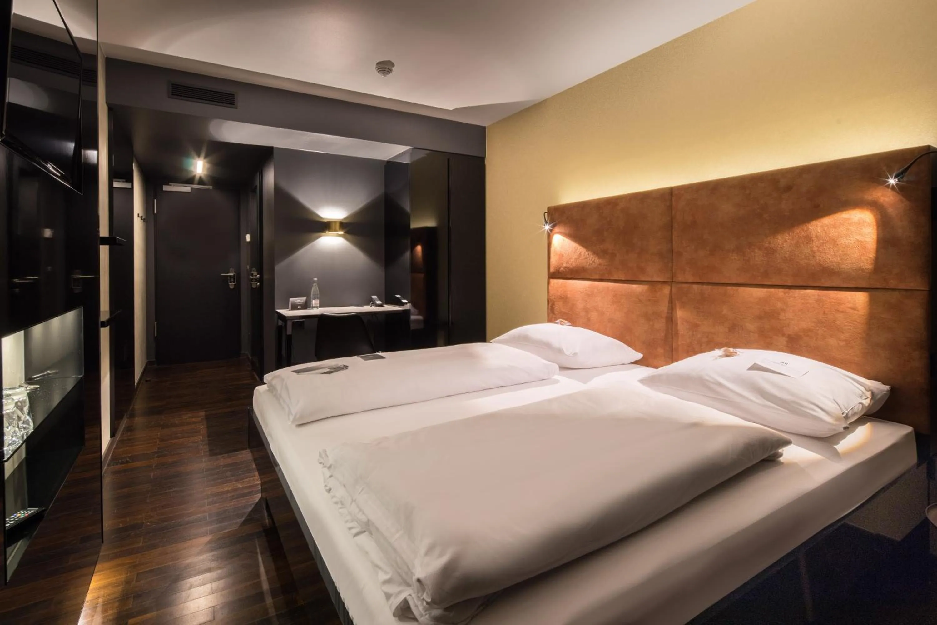 Photo of the whole room, Bed in Hotel ZOE by AMANO