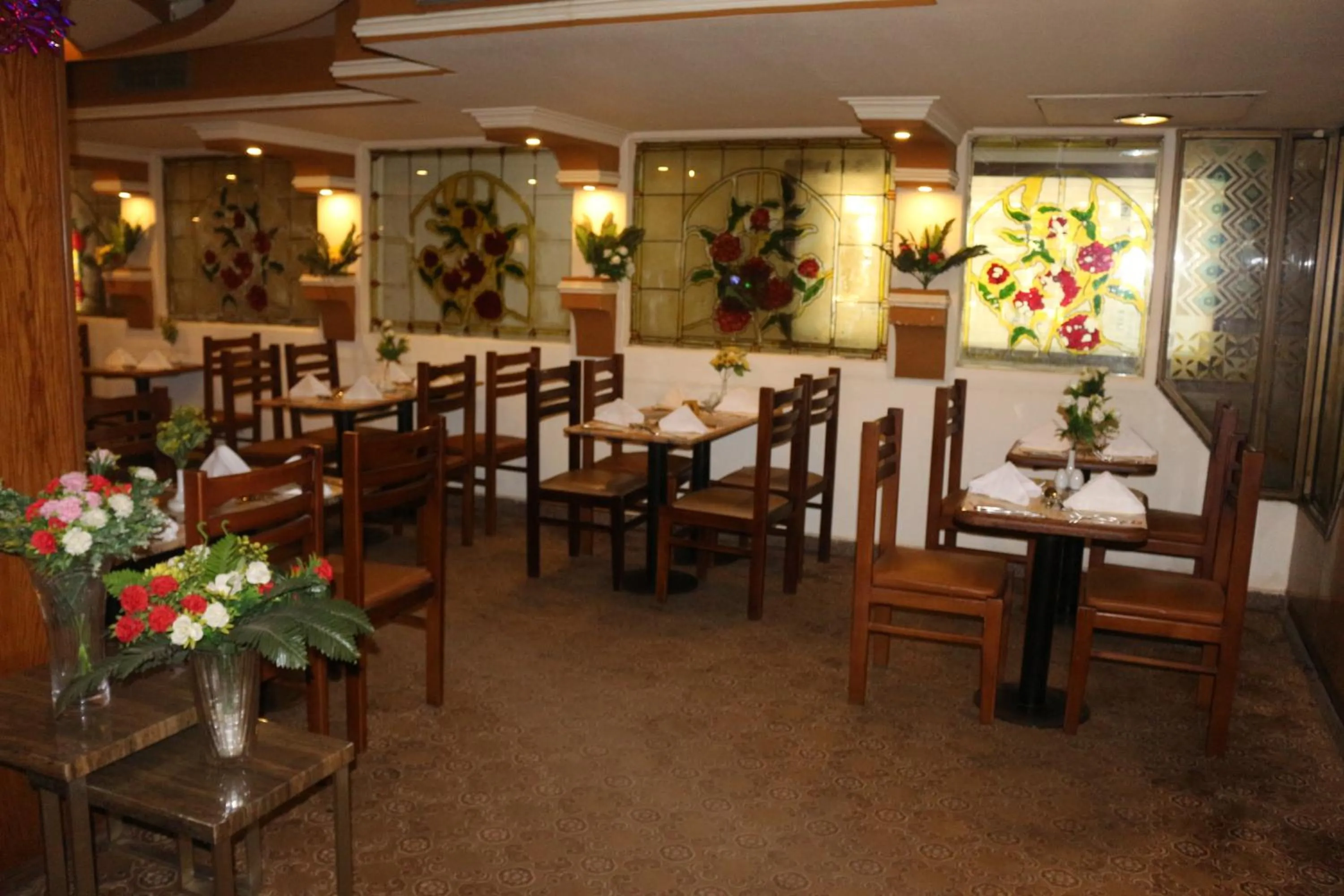 Restaurant/places to eat in Hor Moheb Hotel