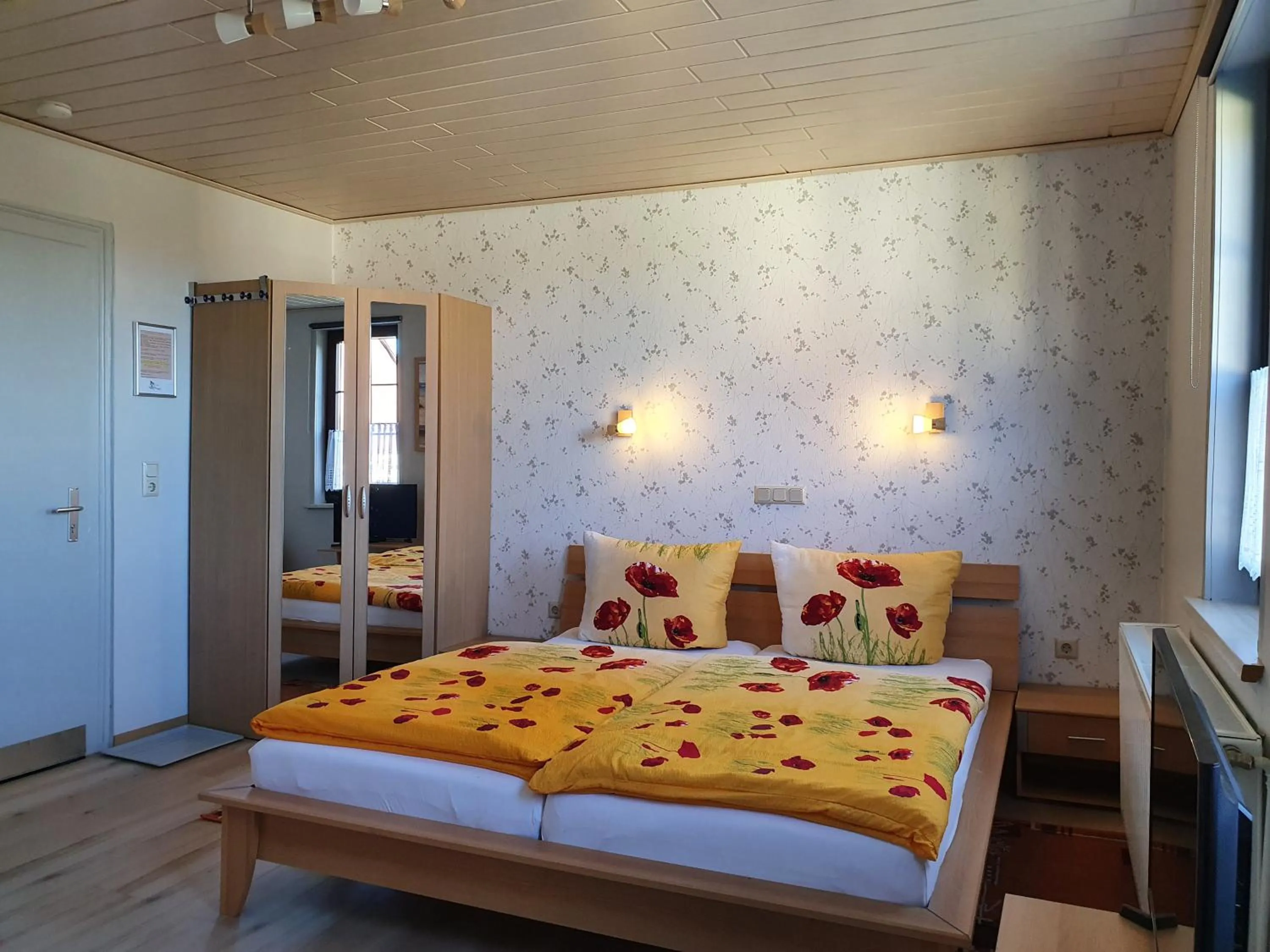 Double Room with Private Bathroom - single occupancy in Haus am Kurpark