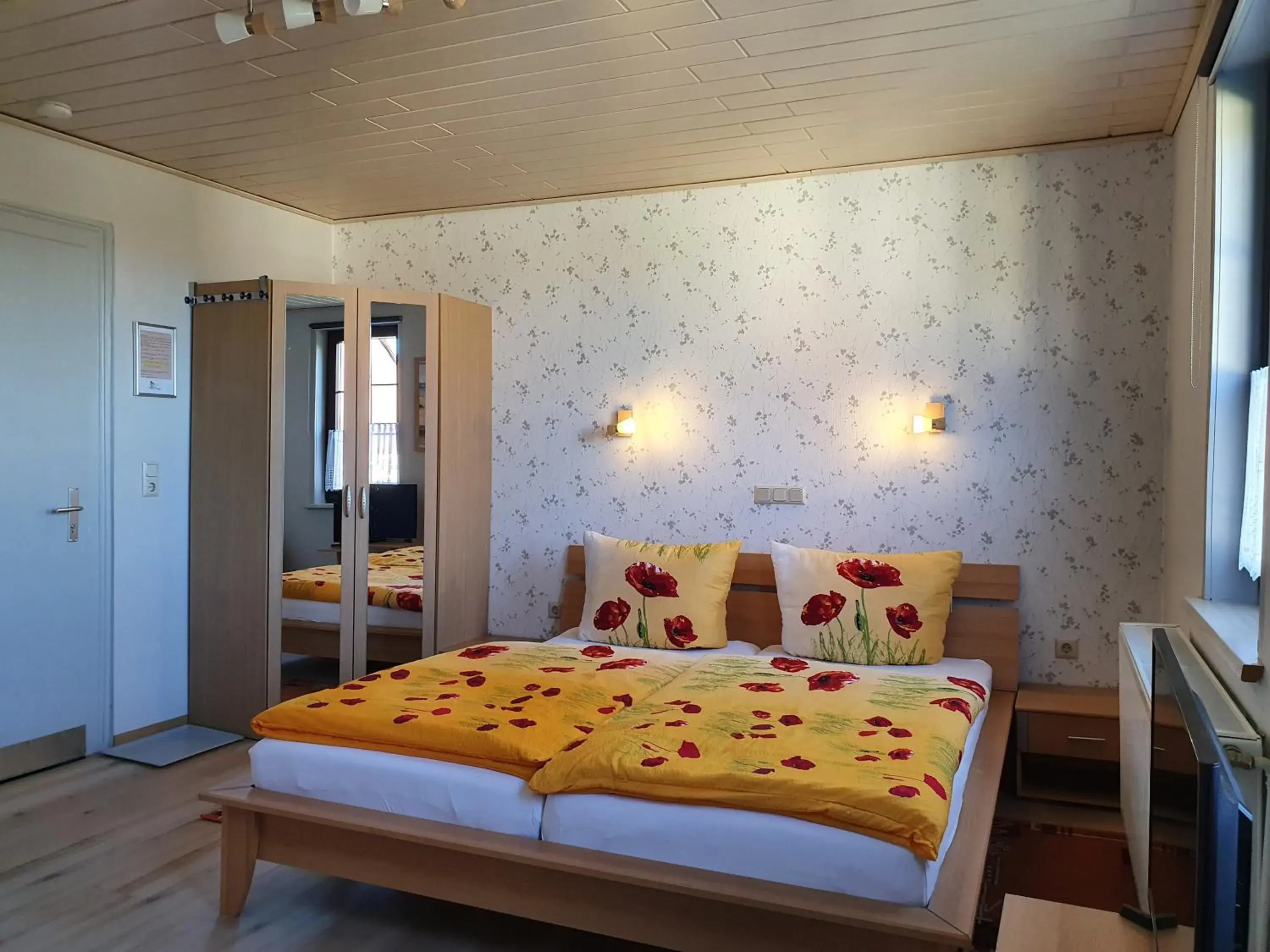 Double Room with Private Bathroom - single occupancy in Haus am Kurpark Double Room with Private Bathroom - single occupancy in Haus am Kurpark