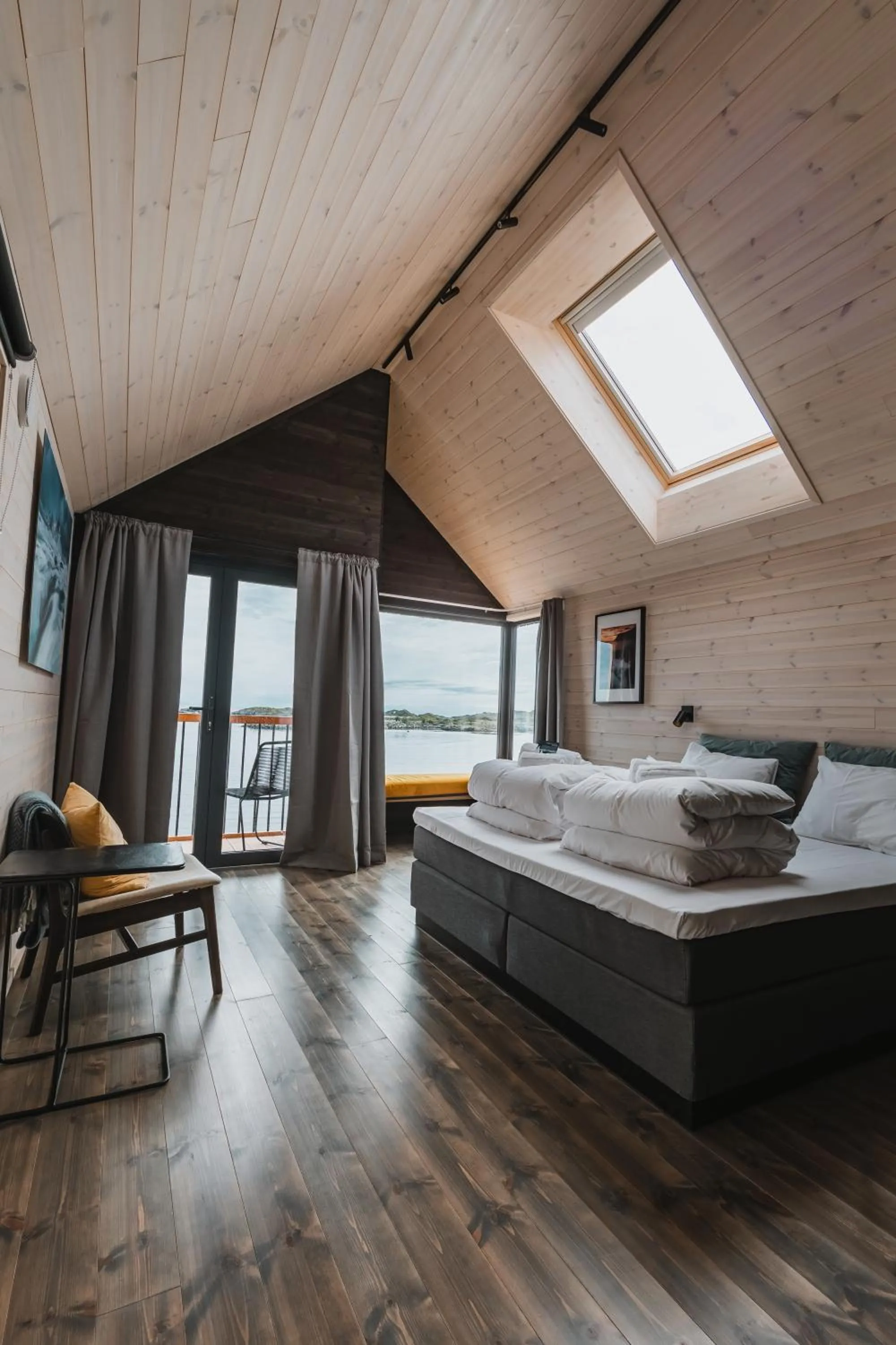 Day, Bed in Hattvika Lodge