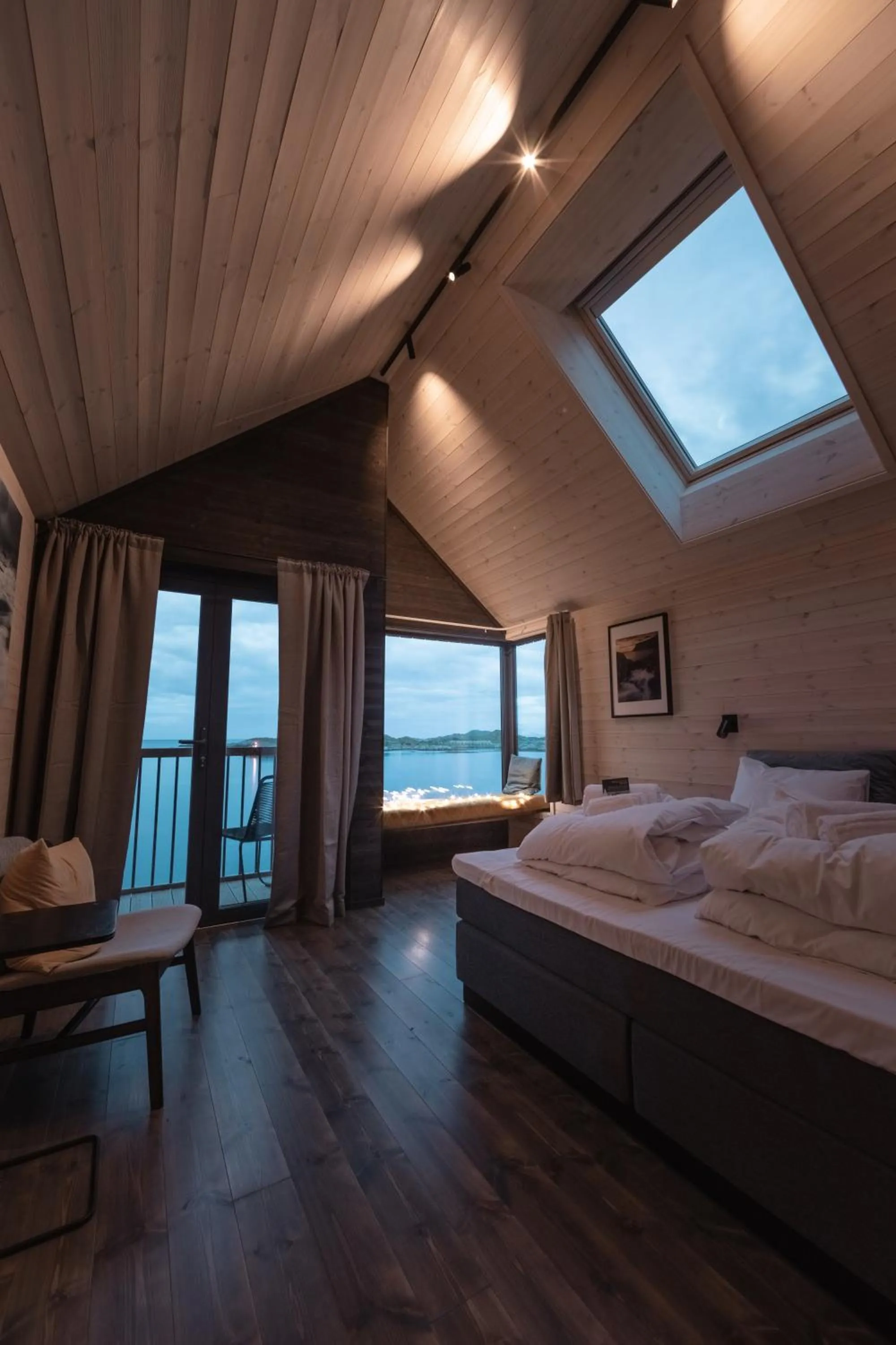 Day, Bed in Hattvika Lodge