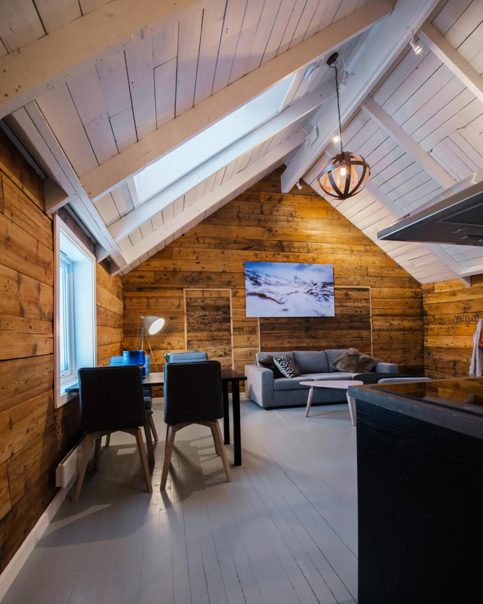 Kitchen or kitchenette in Hattvika Lodge