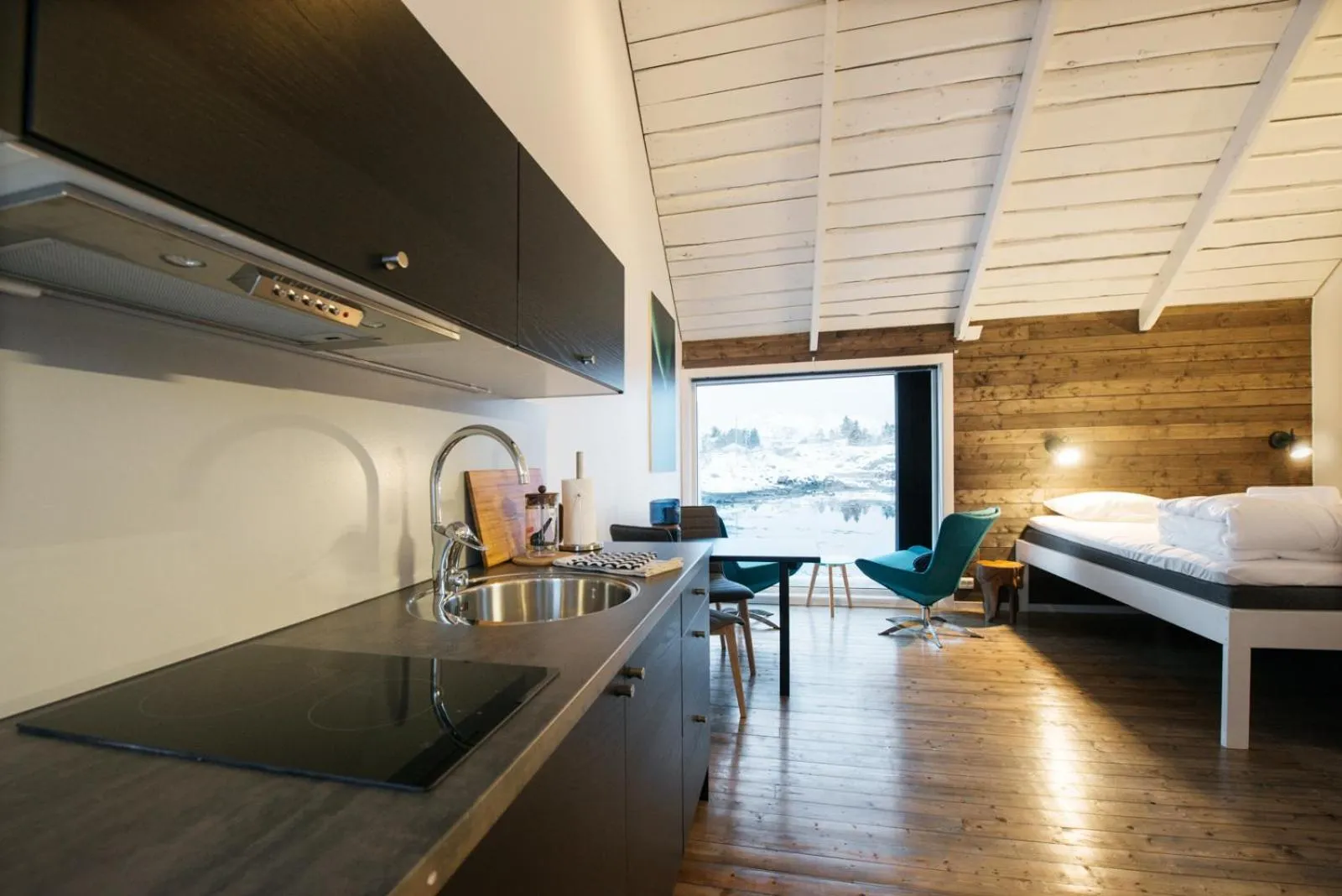 Kitchen or kitchenette, Bed in Hattvika Lodge