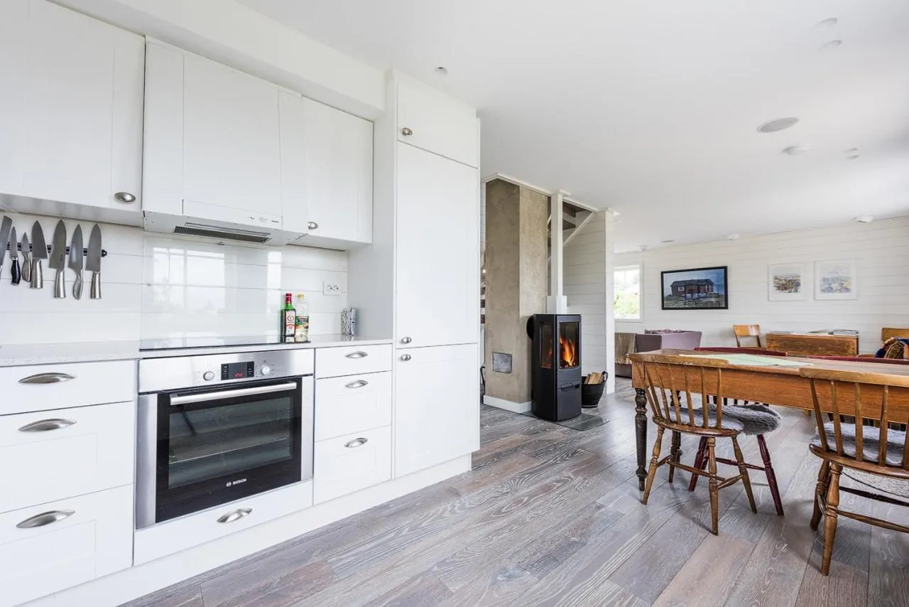 Kitchen or kitchenette in Hattvika Lodge