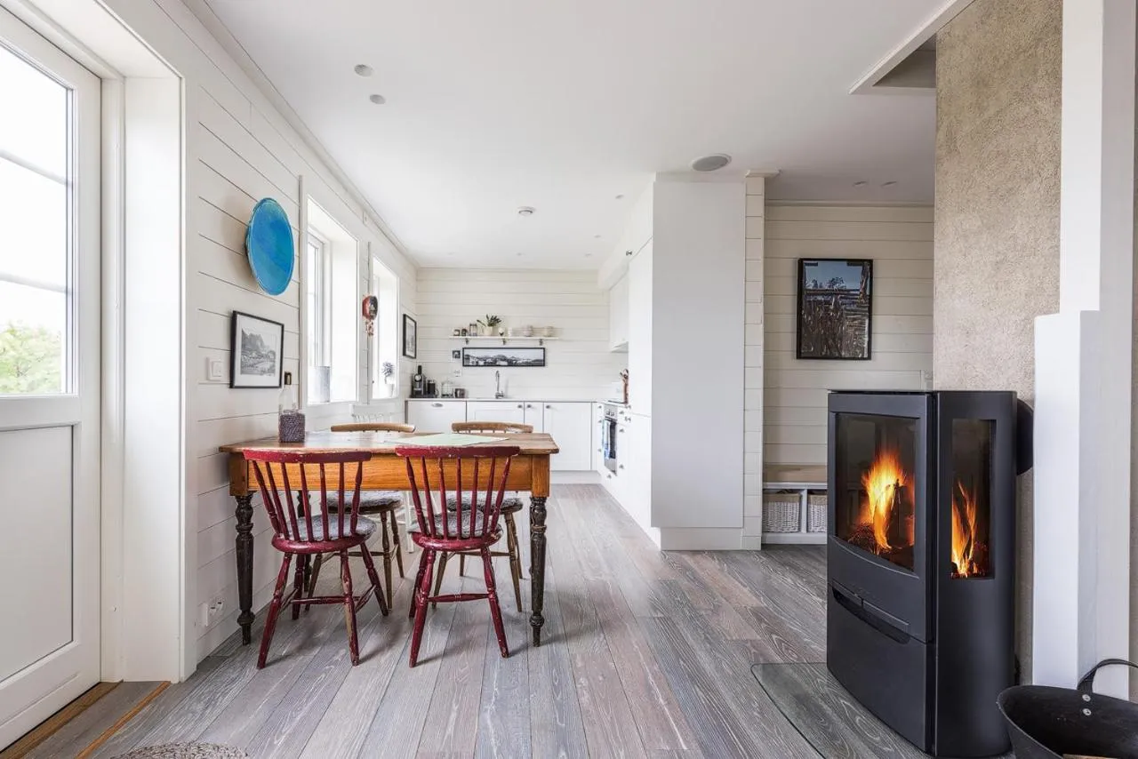 Kitchen or kitchenette in Hattvika Lodge