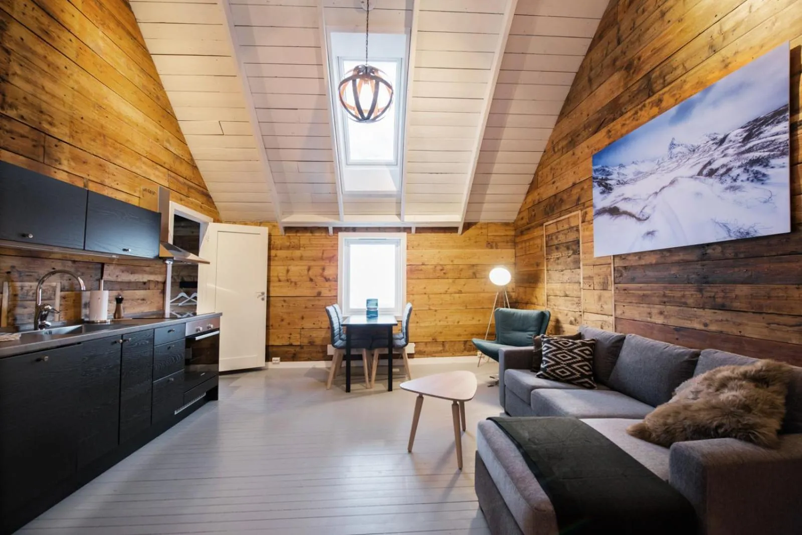 Kitchen or kitchenette in Hattvika Lodge