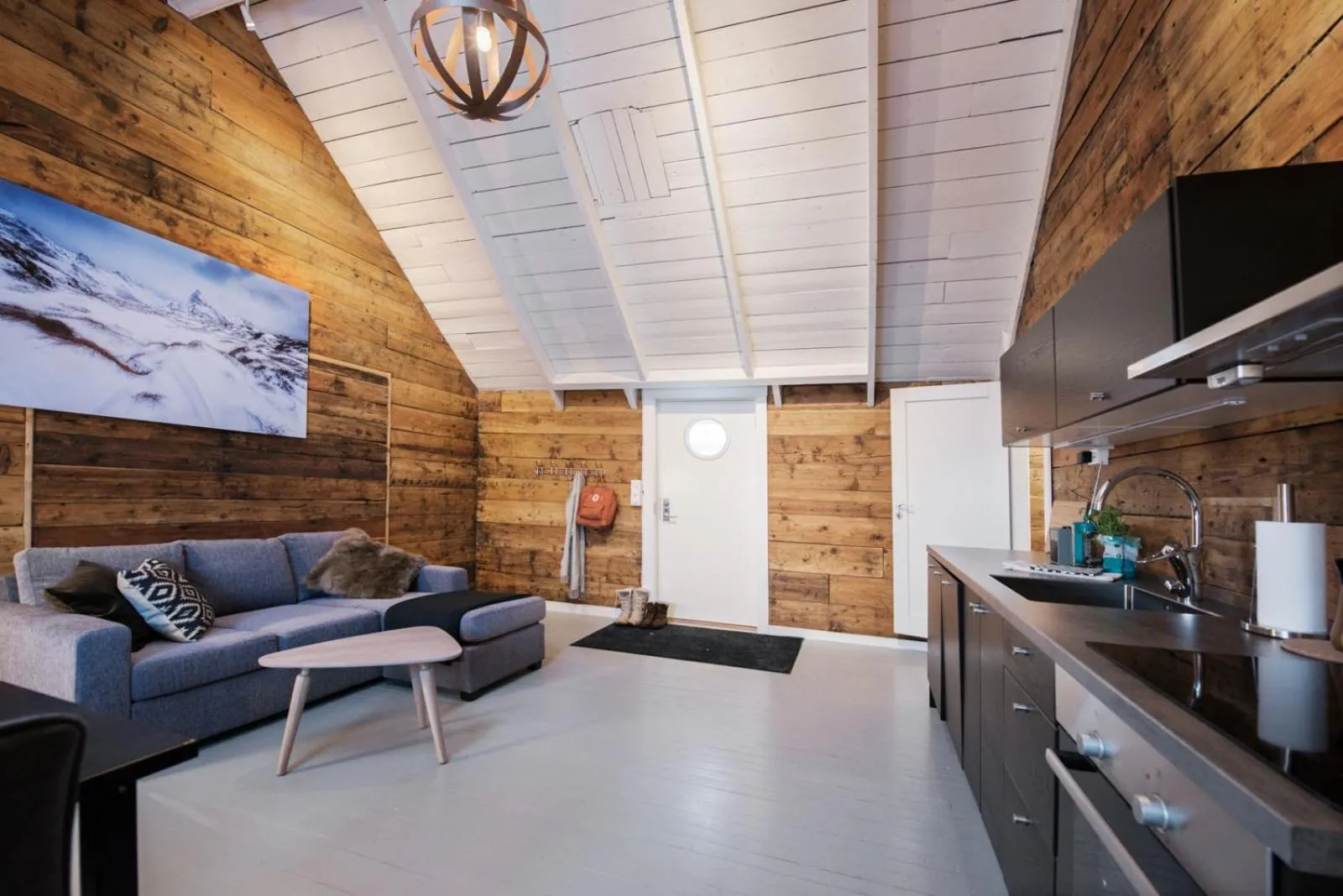 Kitchen or kitchenette in Hattvika Lodge