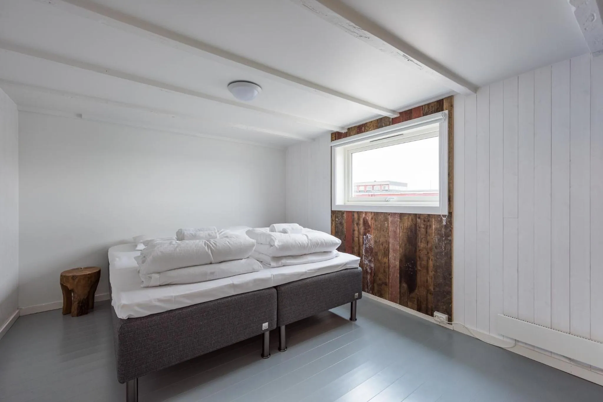 Photo of the whole room, Bed in Hattvika Lodge