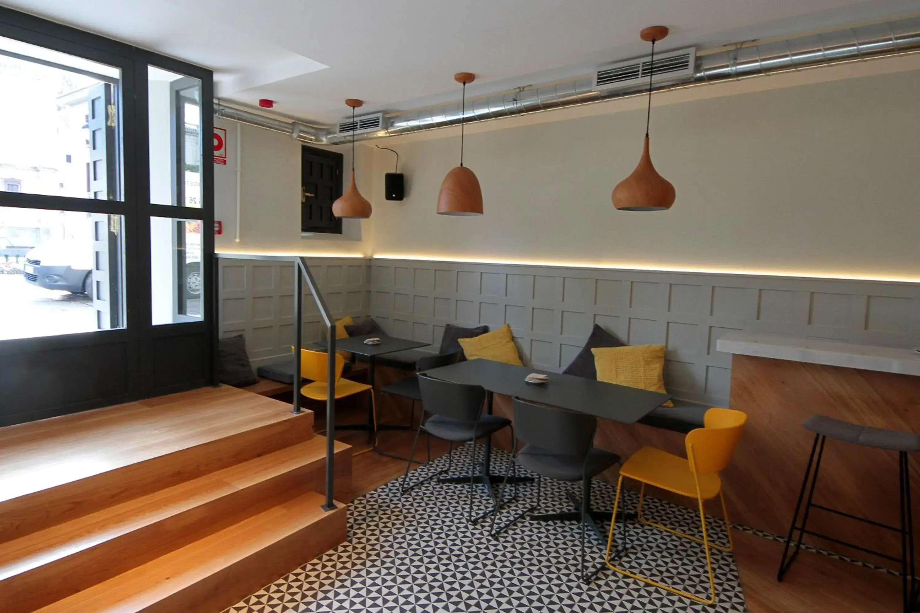 Restaurant/places to eat in H Complutum Restaurant/places to eat in H Complutum