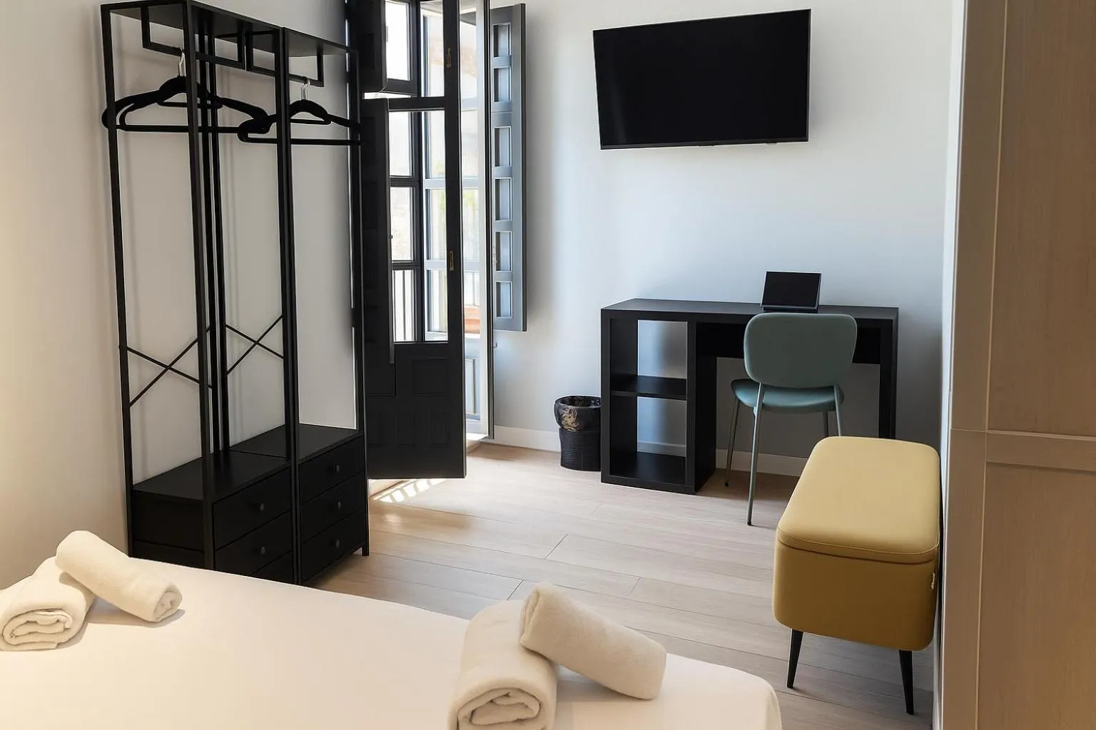 TV and multimedia, Bed in H Complutum