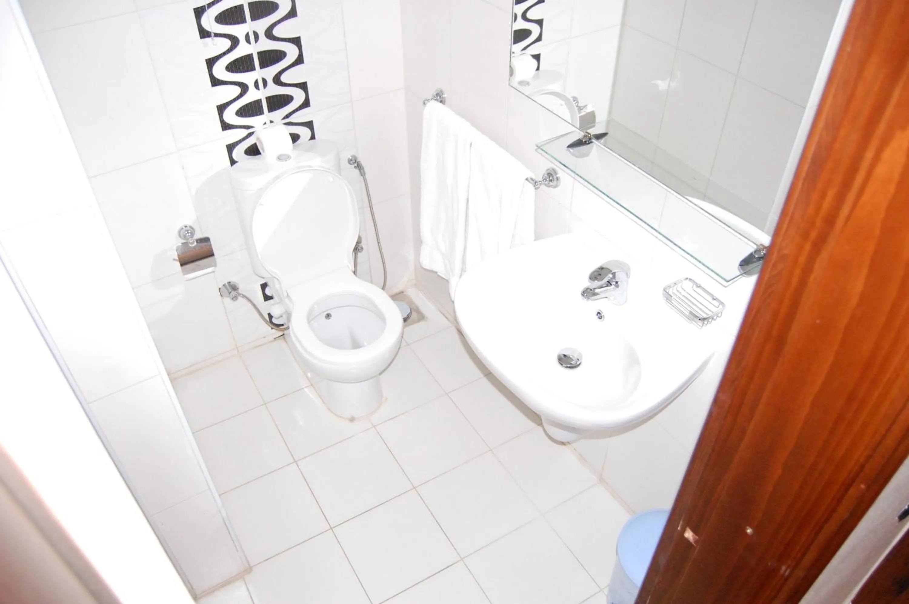 Bathroom in King Hotel Cairo