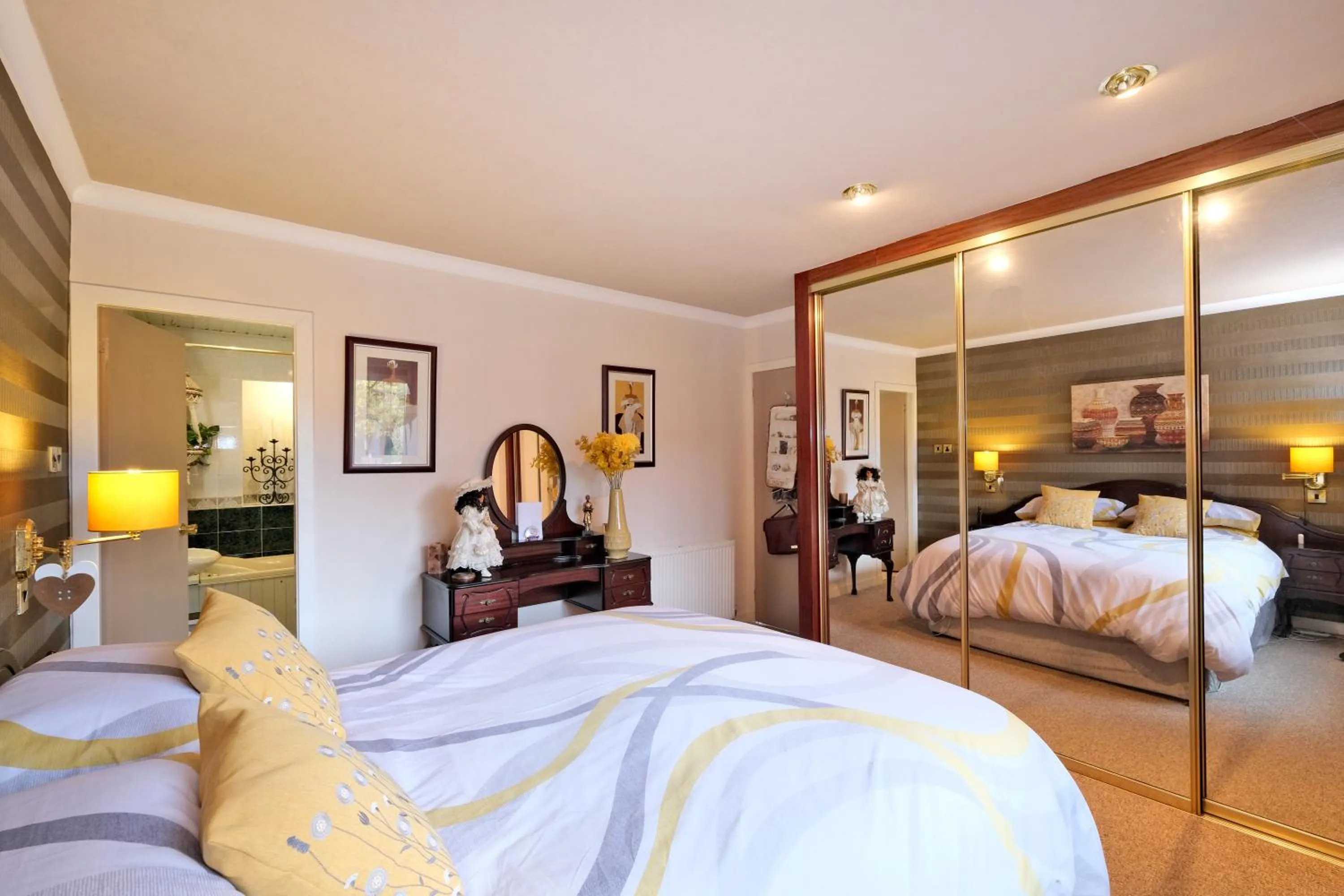 Bedroom, Bed in The Jays Guest House