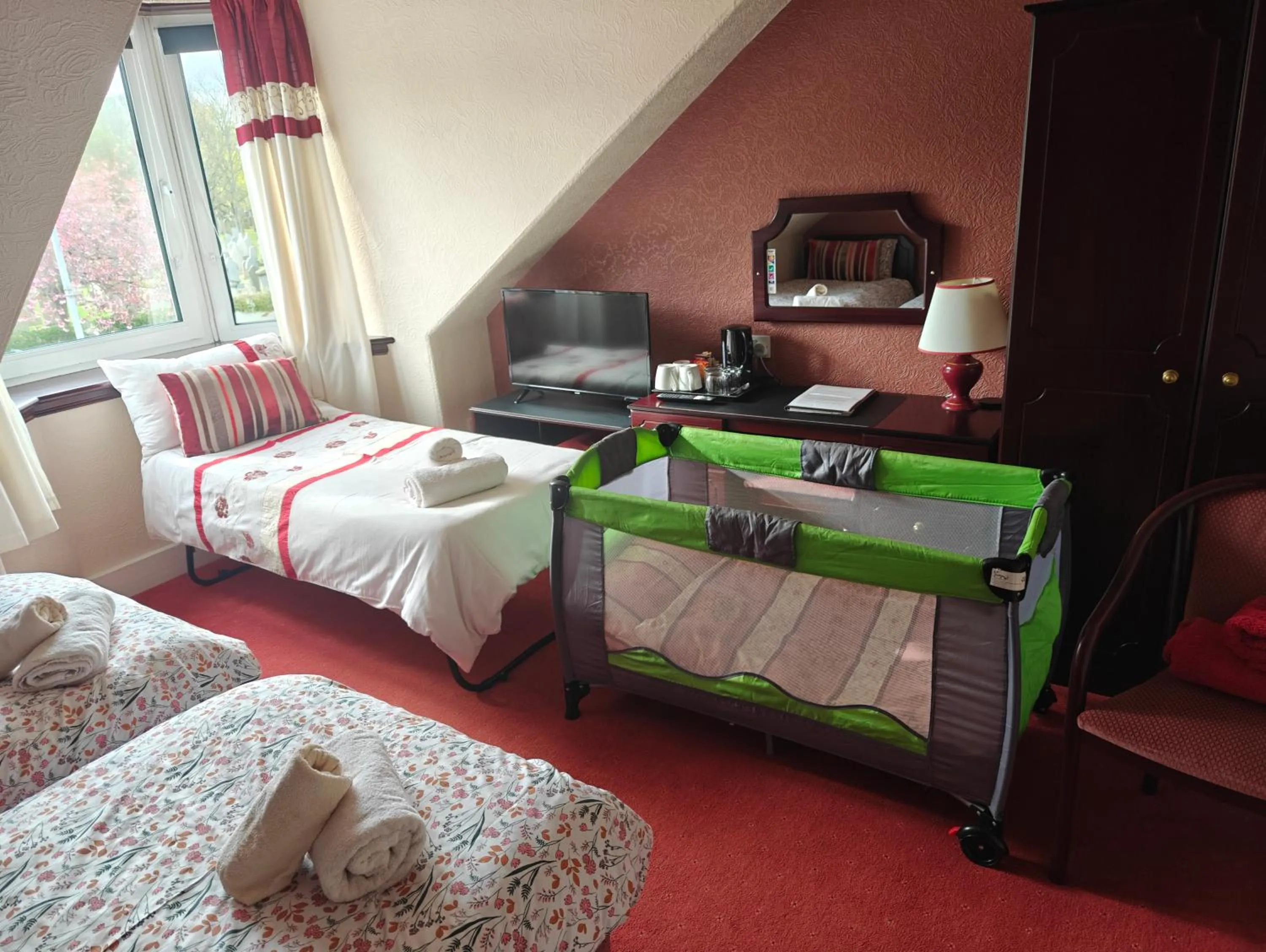 cot, Bed in The Jays Guest House