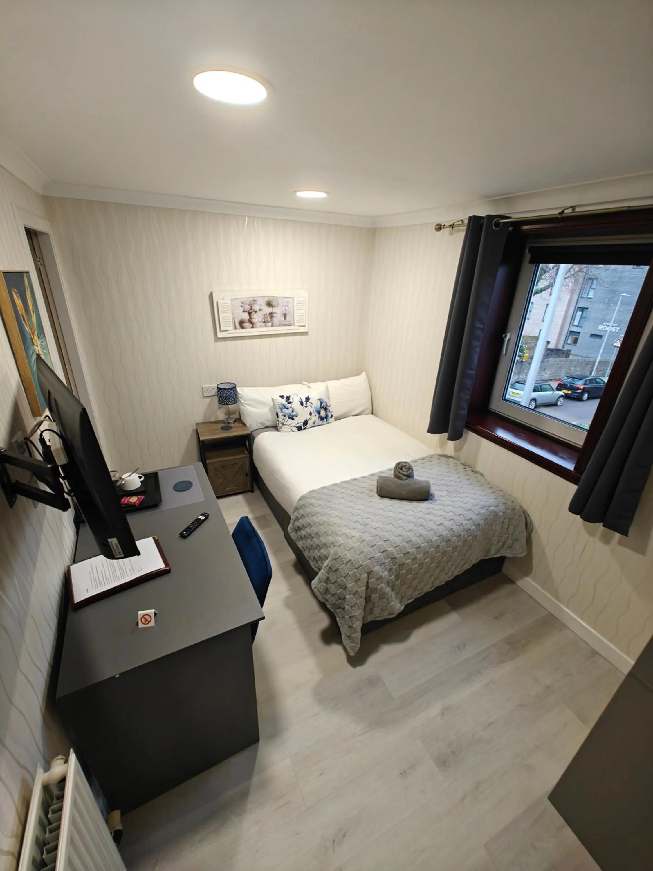 Bedroom, Bed in The Jays Guest House