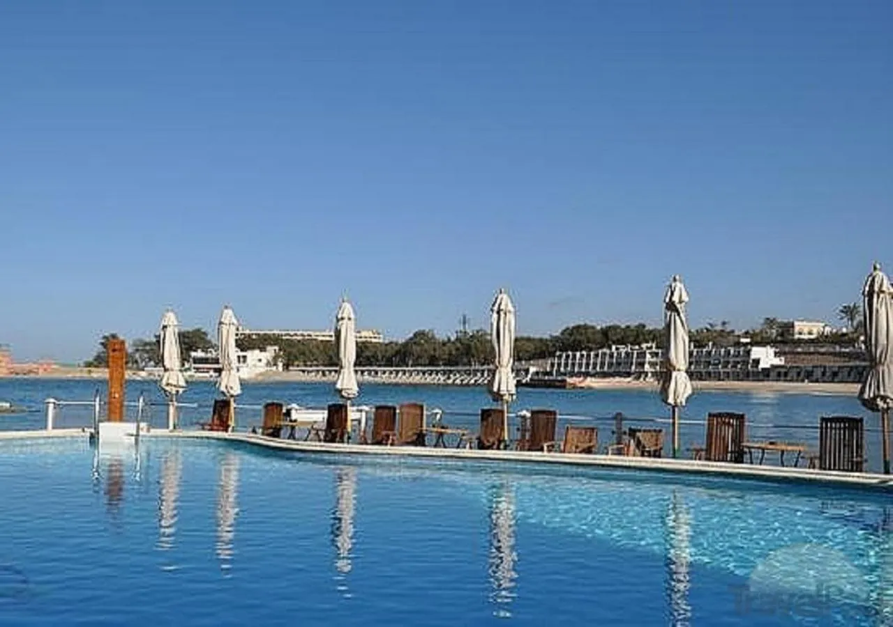 Swimming pool in Helnan Royal Palestine Hotel - Montazah Gardens