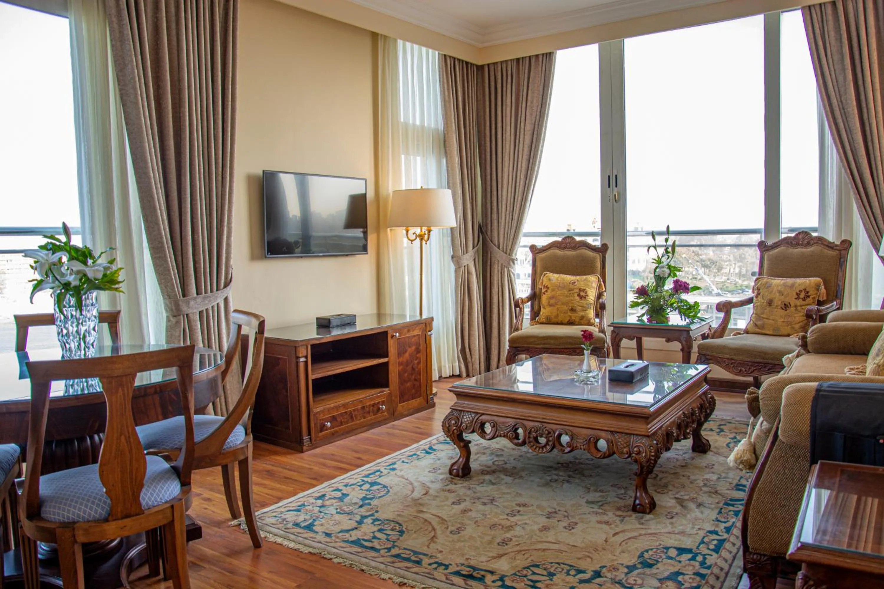 Living room in Helnan Royal Palestine Hotel - Montazah Gardens