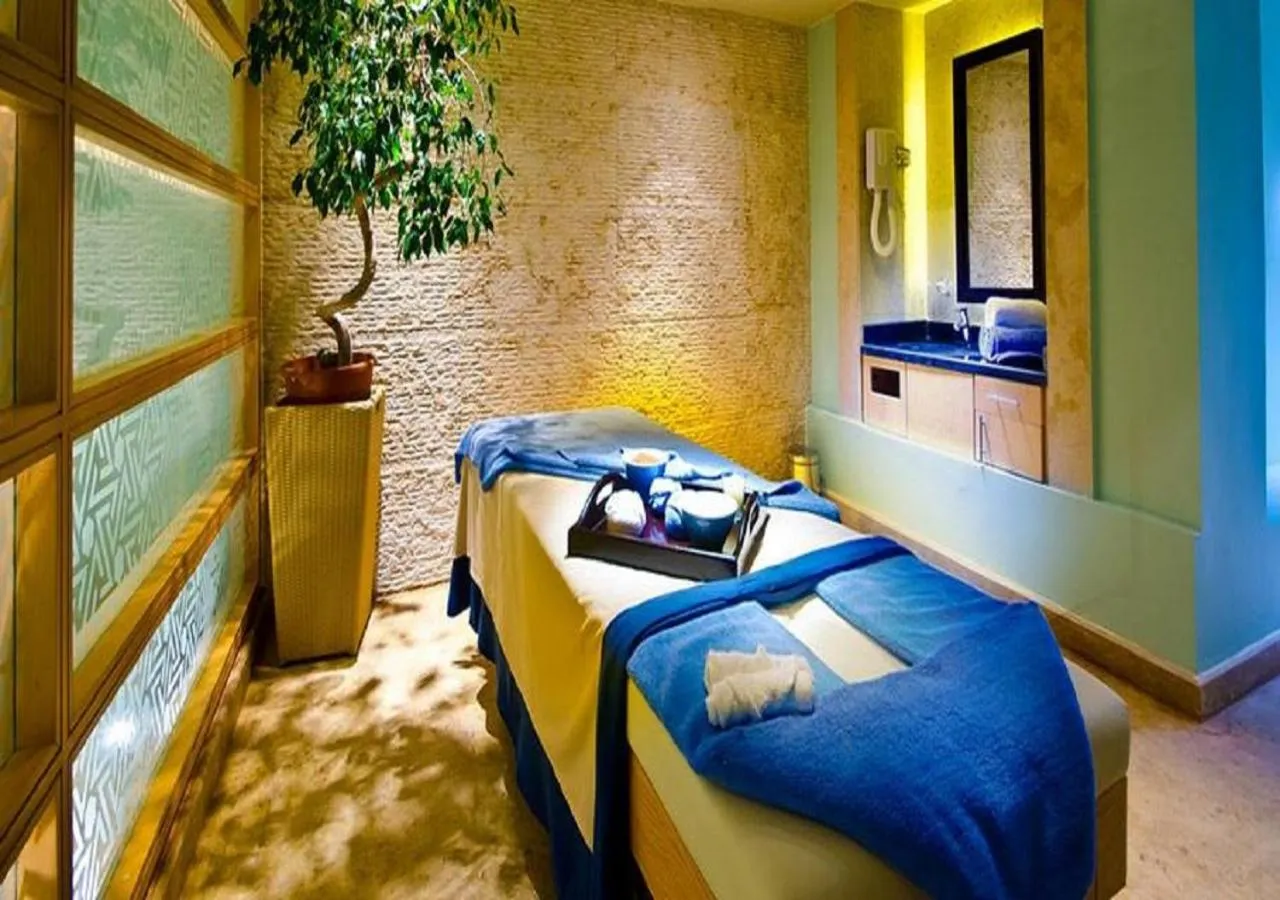 Spa and wellness centre/facilities, Bed in Helnan Royal Palestine Hotel - Montazah Gardens