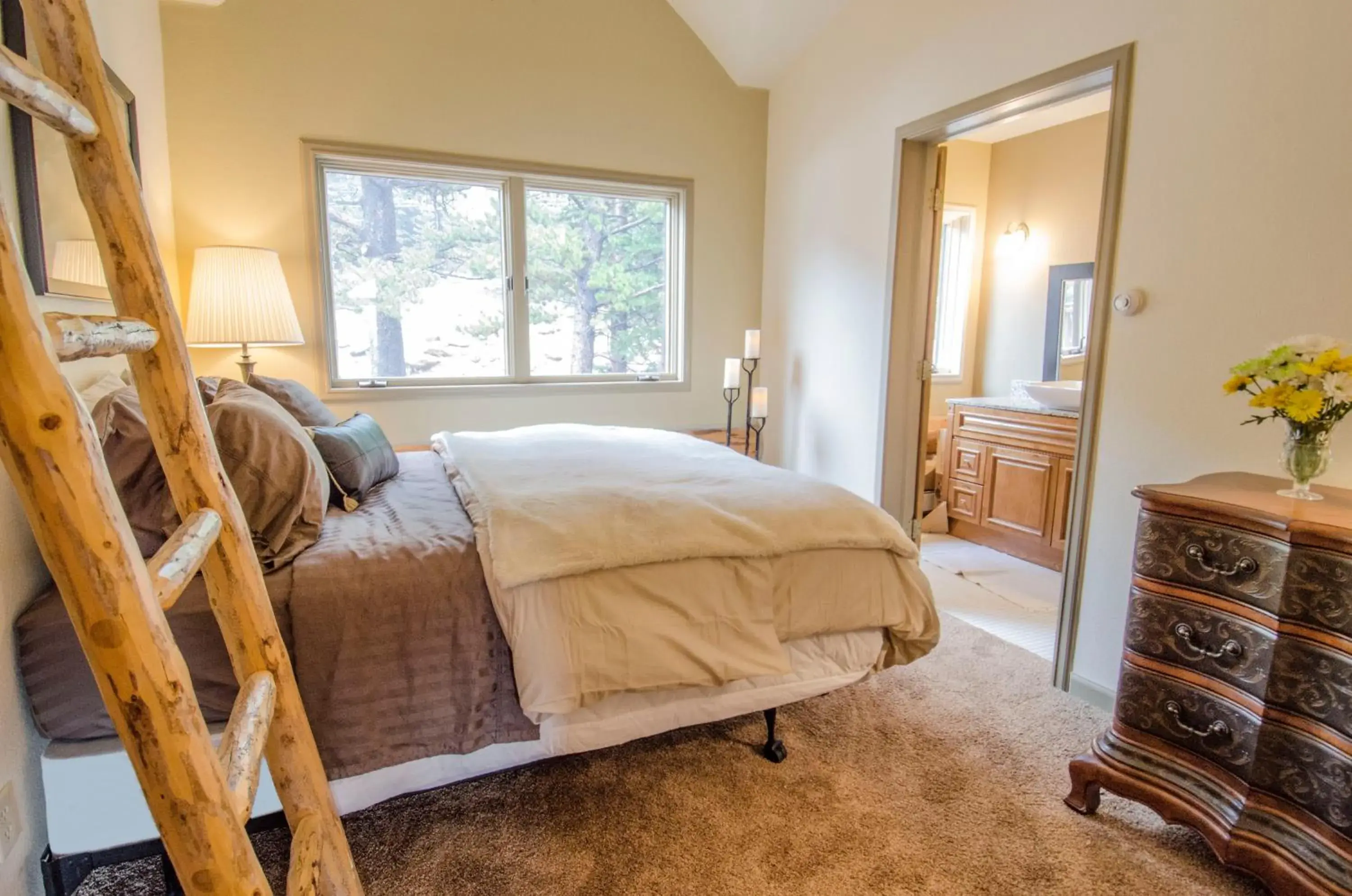 Single Room with Private Bathroom in The Silver Lake Lodge - Adults Only Single Room with Private Bathroom in The Silver Lake Lodge - Adults Only