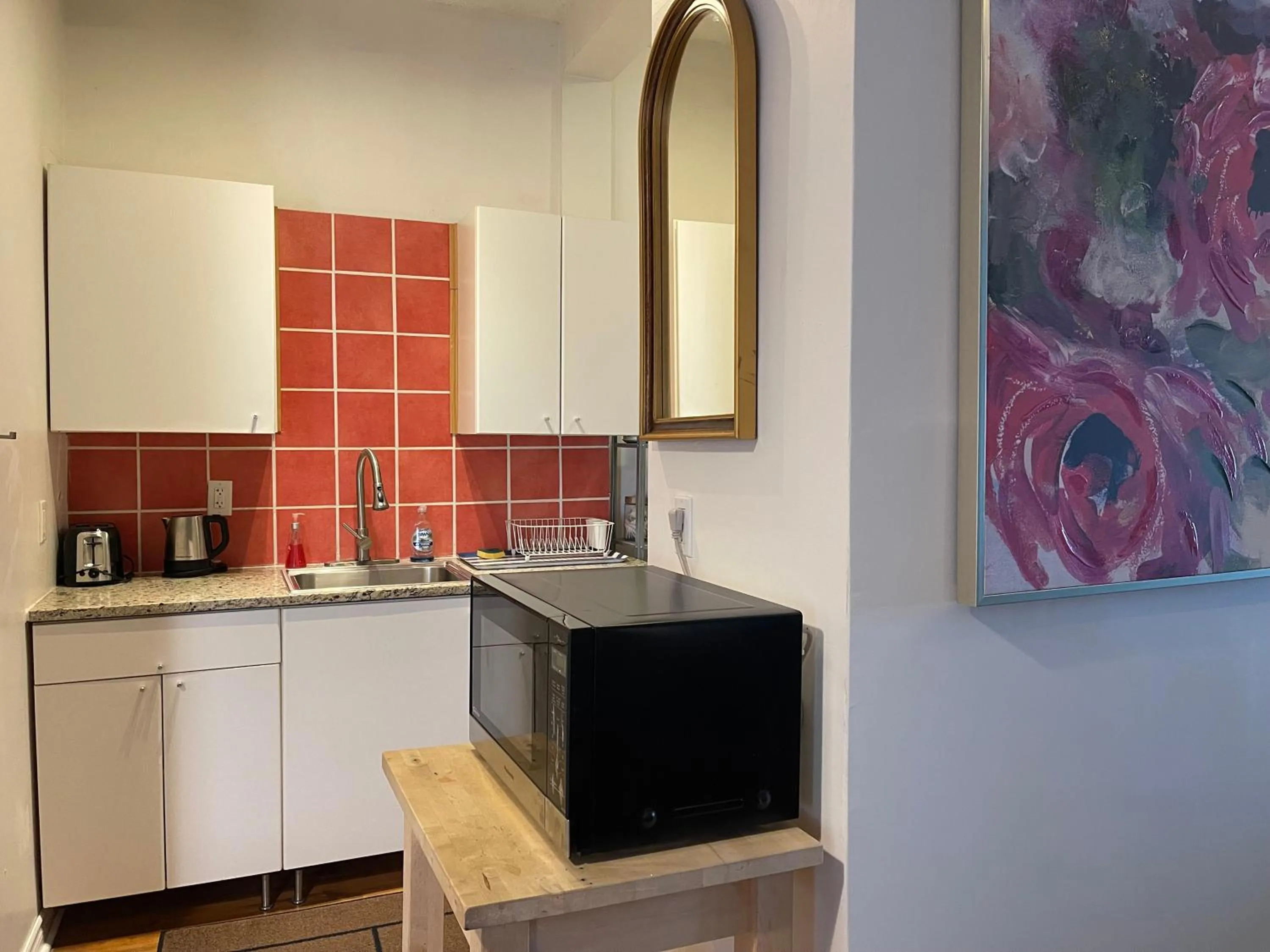 Kitchen or kitchenette in Barefoot Inn