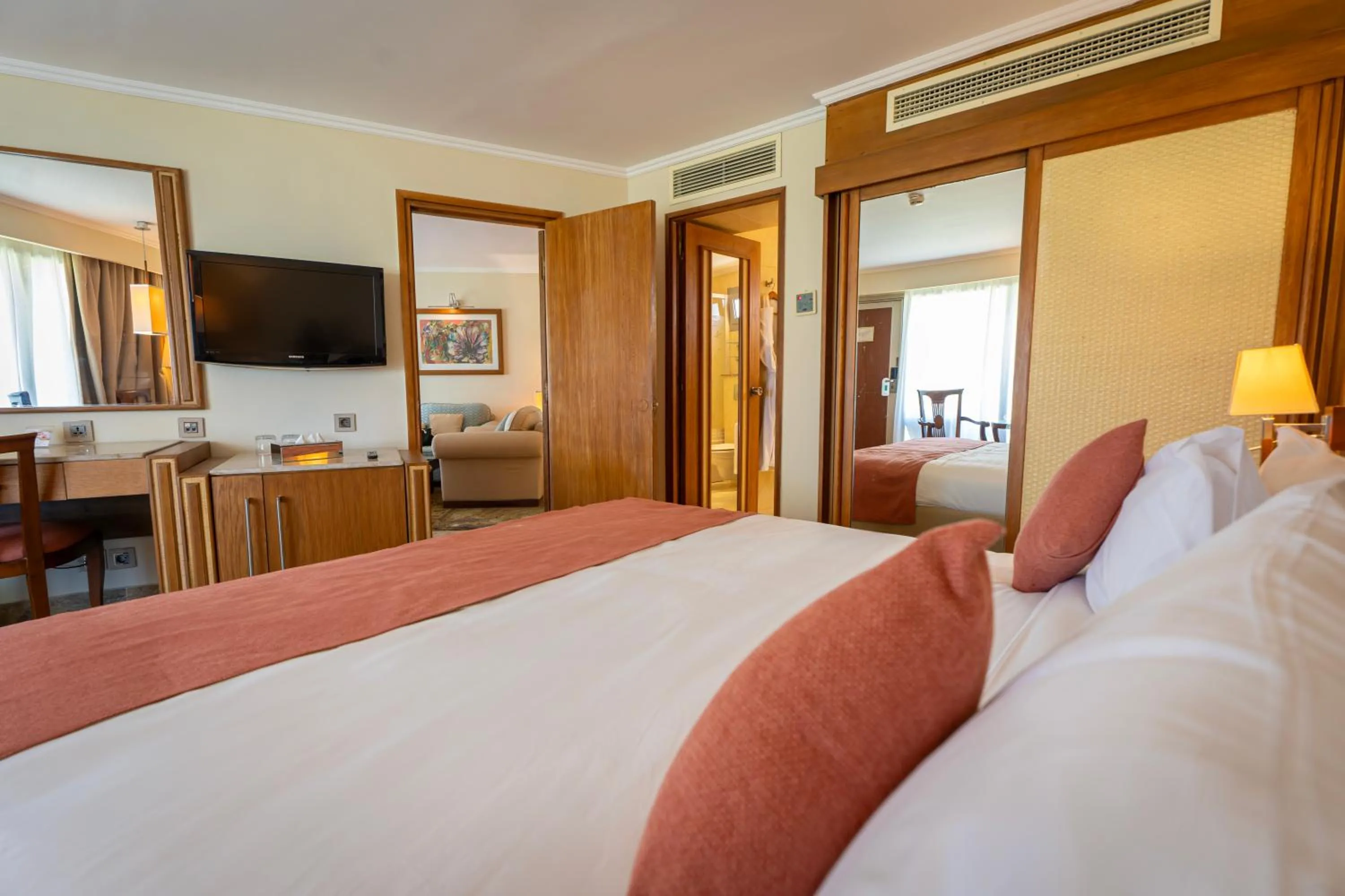 Communal lounge/ TV room, Bed in Jolie Ville Hotel & Spa Kings Island Luxor