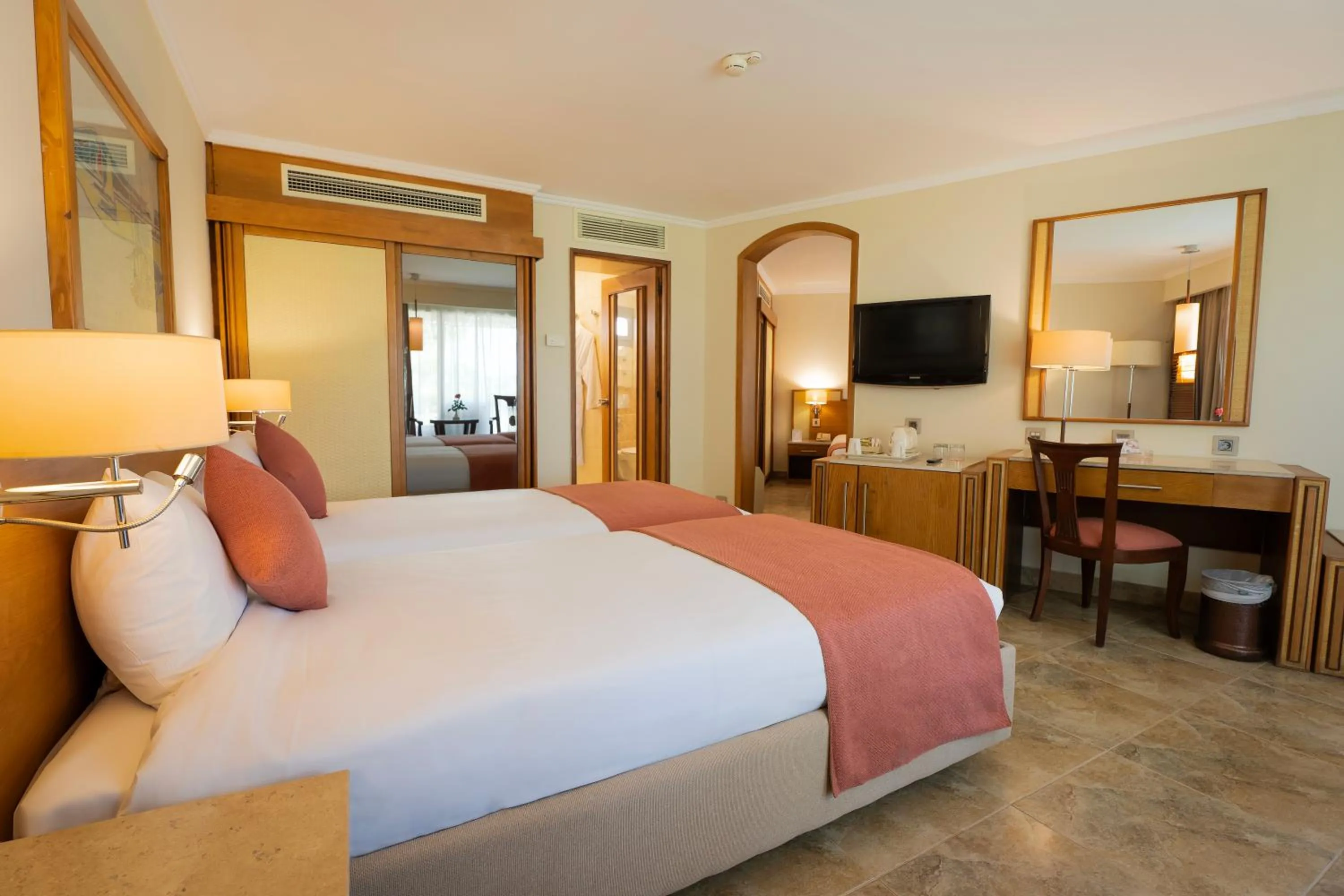 Bed in Jolie Ville Hotel & Spa Kings Island Luxor