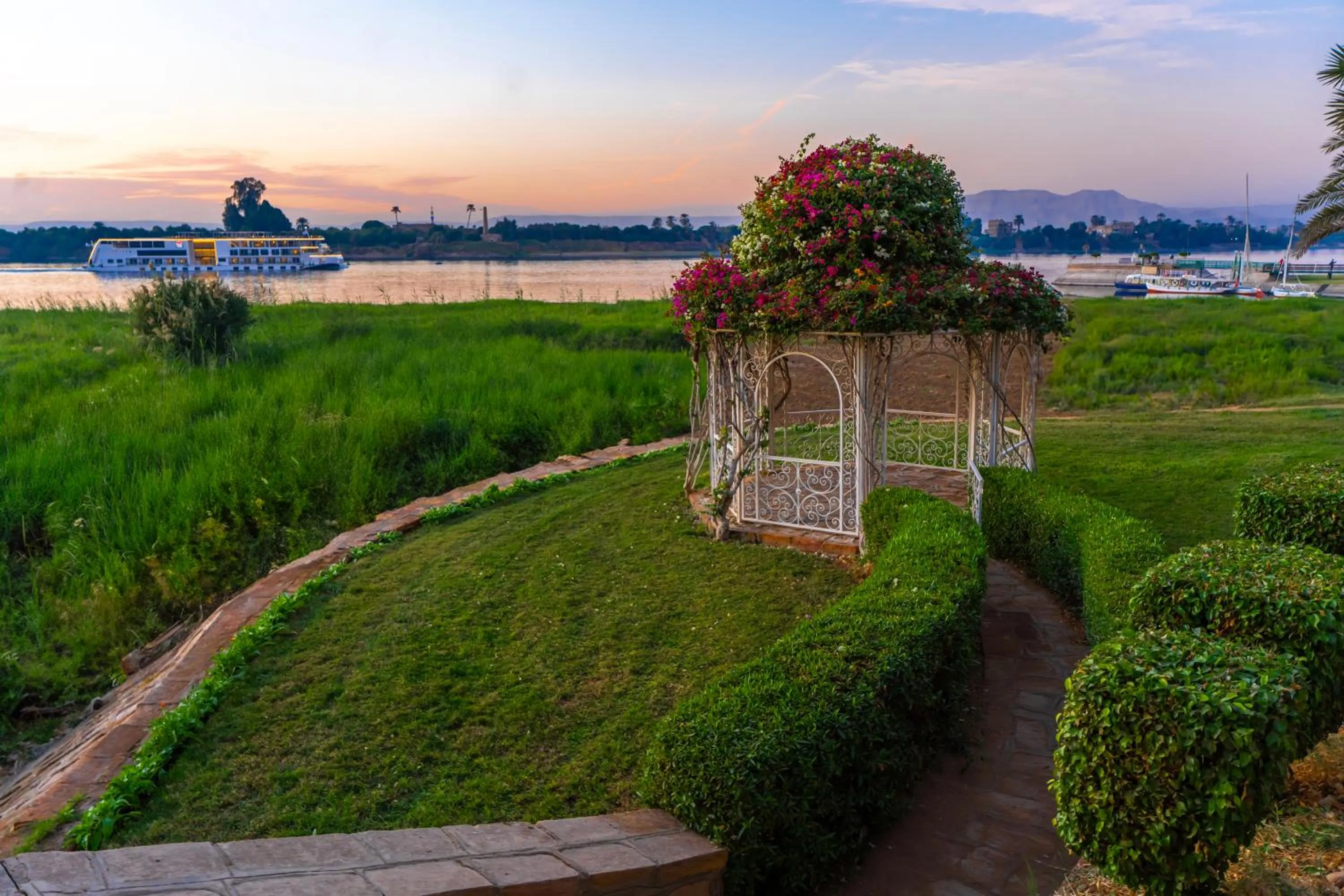 Garden in Jolie Ville Hotel & Spa Kings Island Luxor