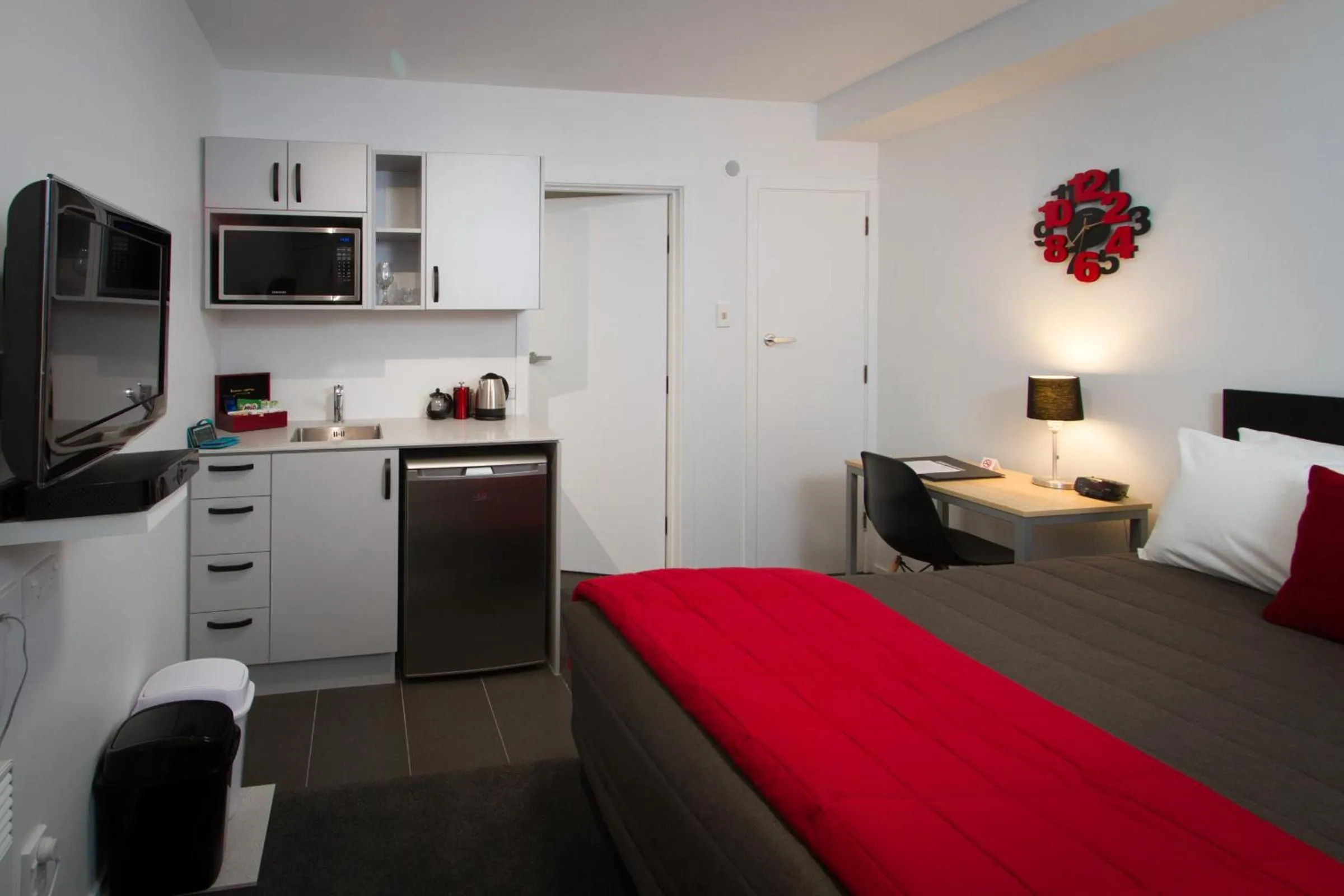 Photo of the whole room, Bed in 538 Great King Motel