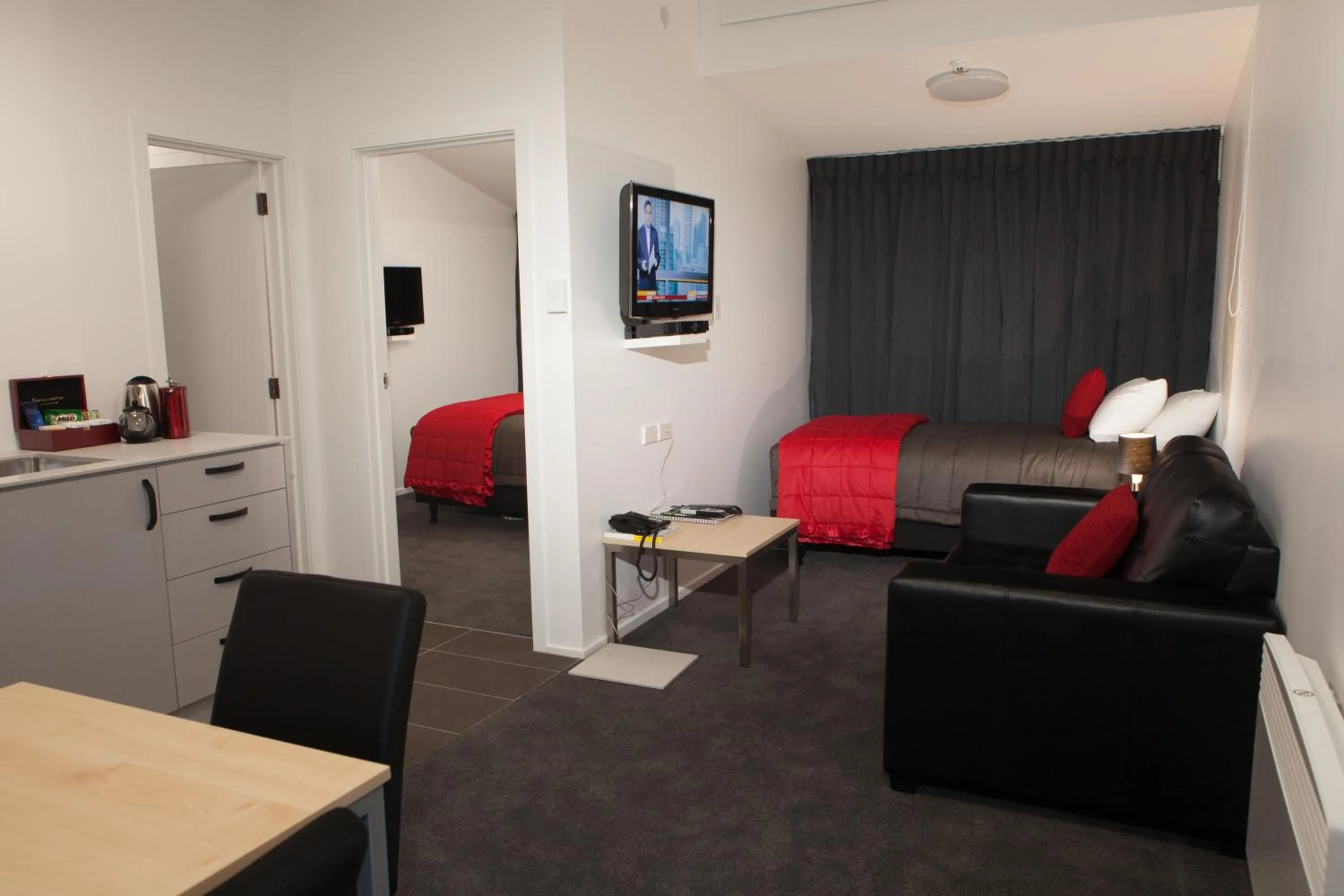 Photo of the whole room in 538 Great King Motel