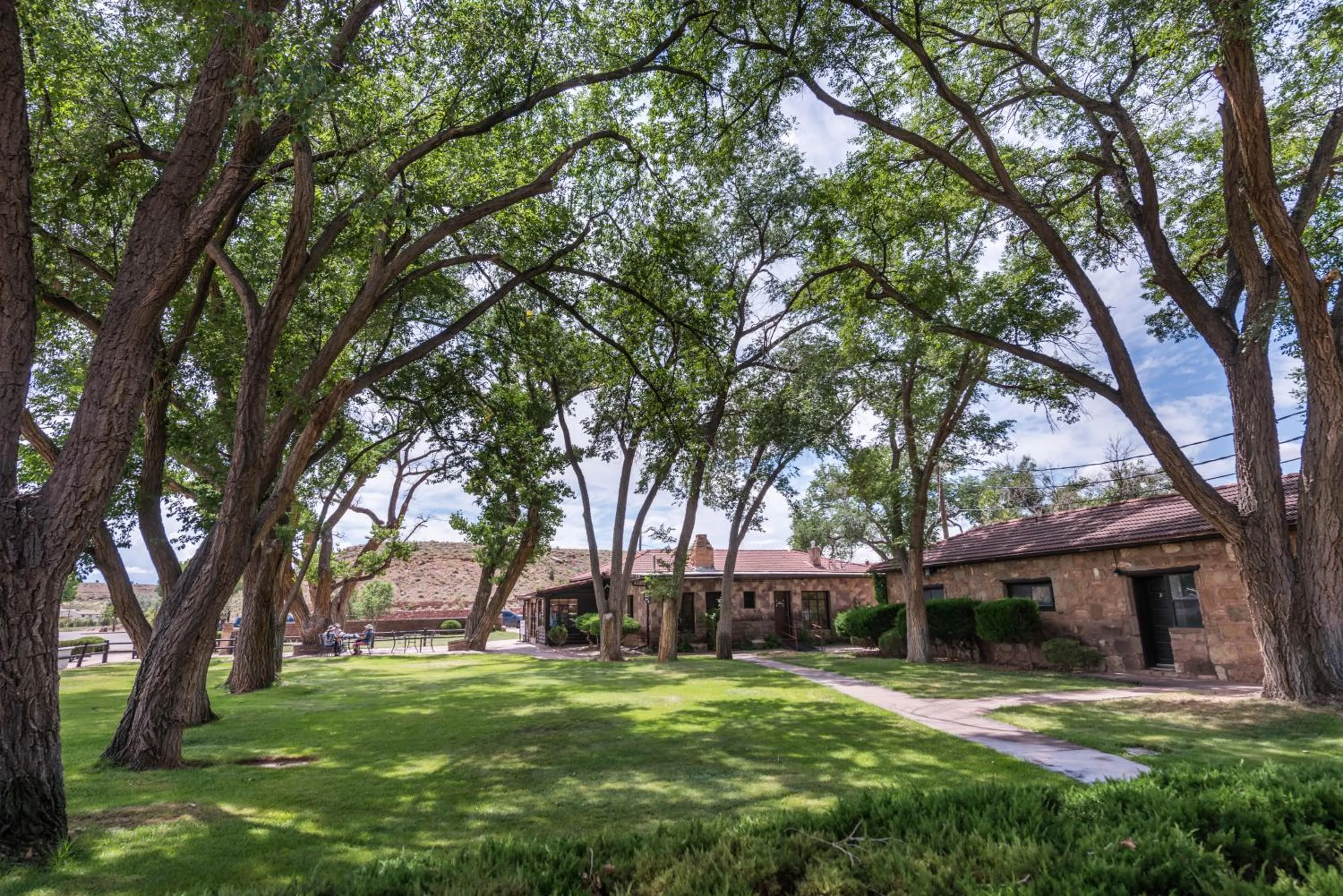 Inner courtyard view in Thunderbird Lodge