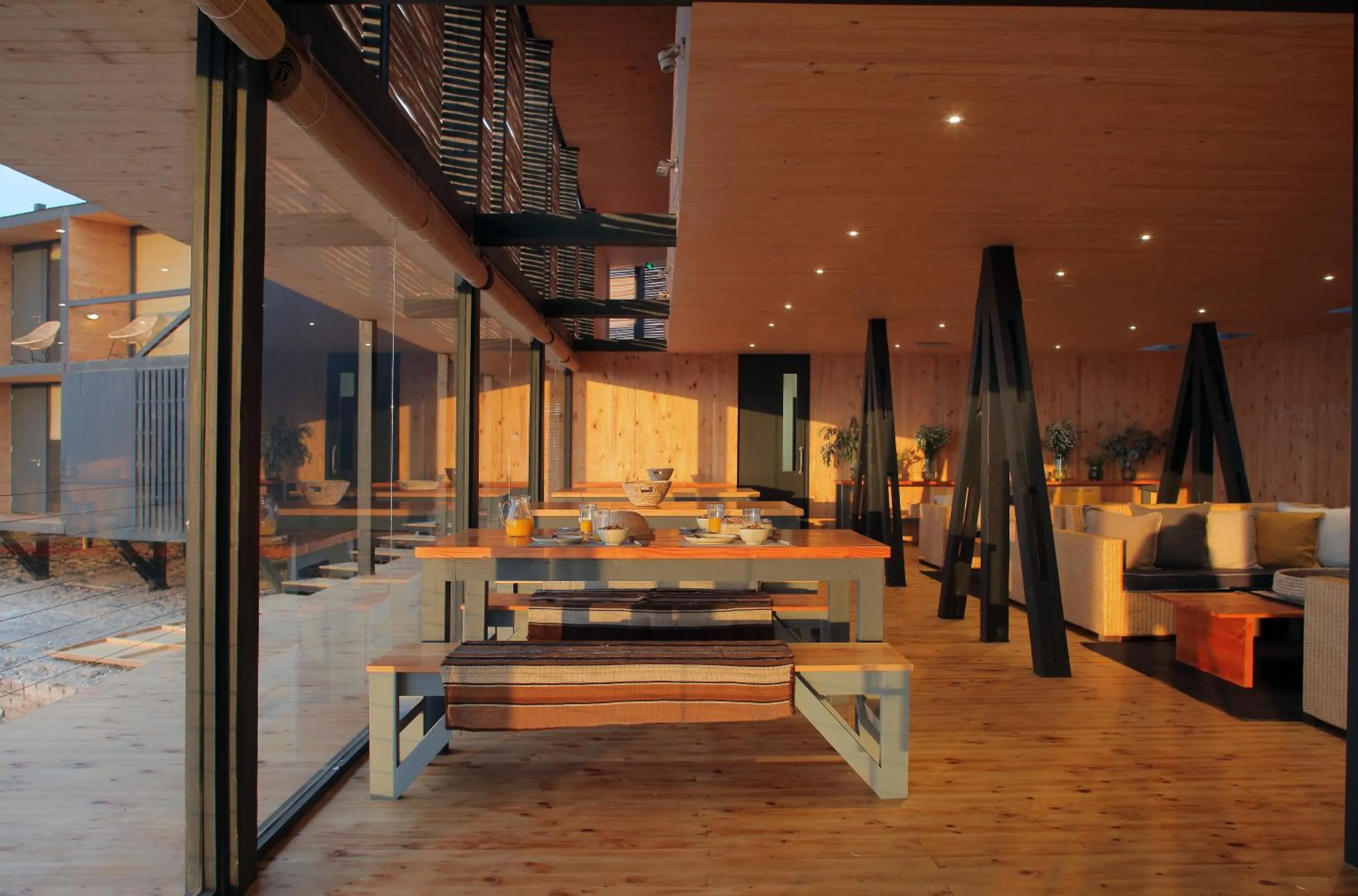 Communal lounge/ TV room in Hotel Apacheta