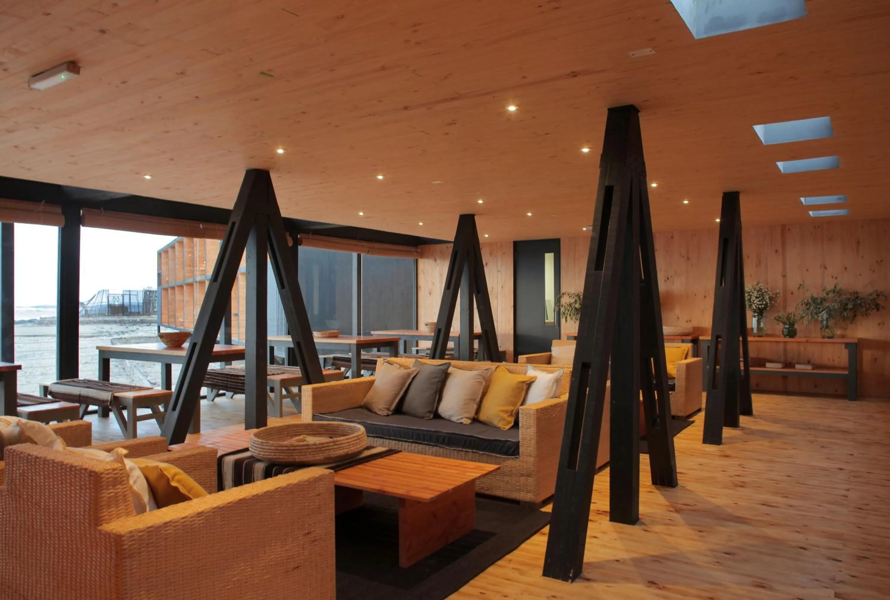 Communal lounge/ TV room in Hotel Apacheta