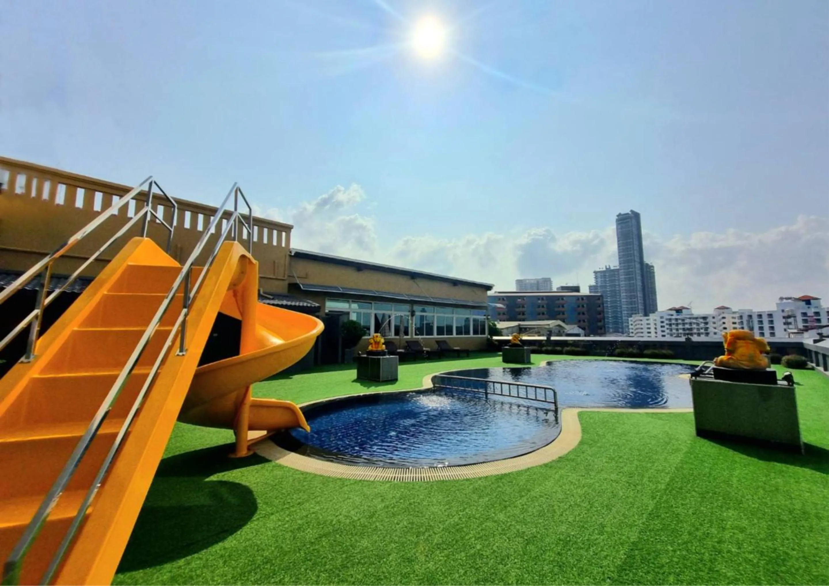 Swimming pool in Boutique City Hotel
