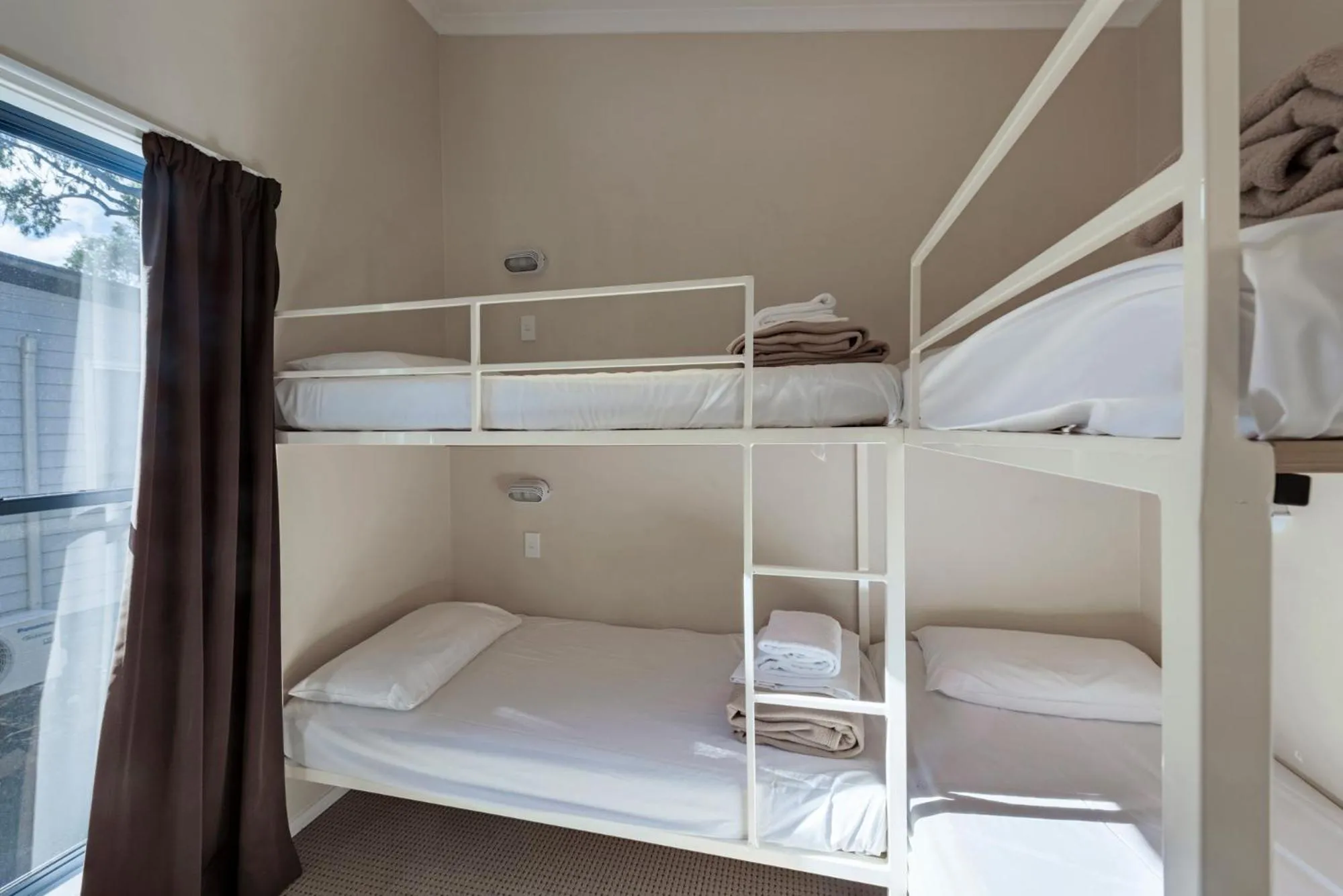 Bedroom, Bed in Discovery Parks - Emerald Beach