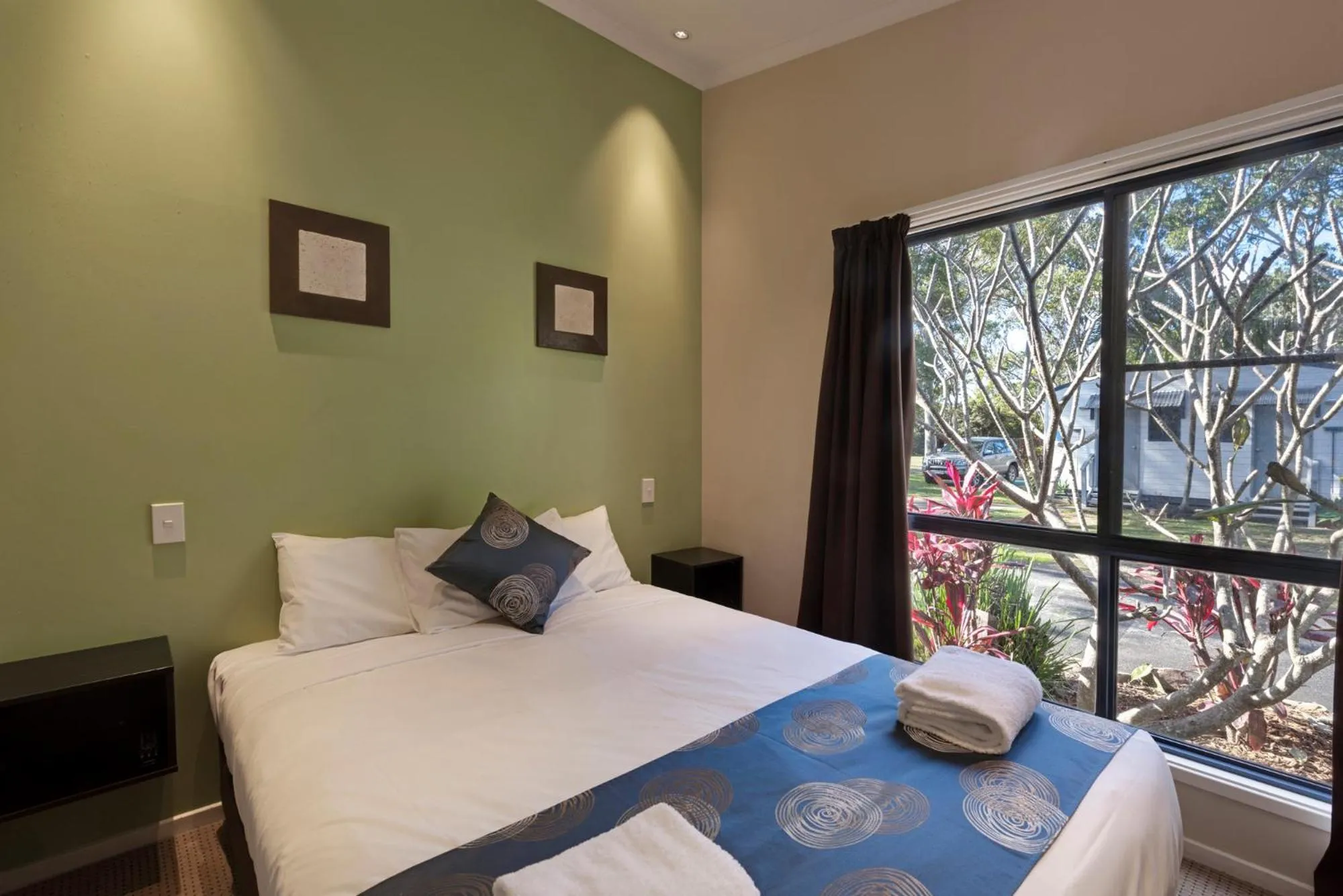 Bedroom, Bed in Discovery Parks - Emerald Beach