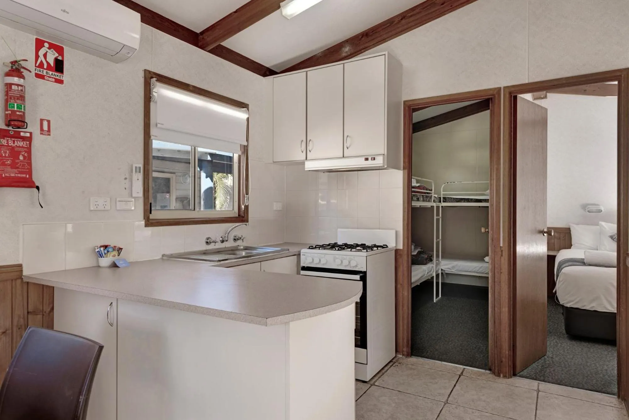 Kitchen or kitchenette, Bed in Discovery Parks - Emerald Beach