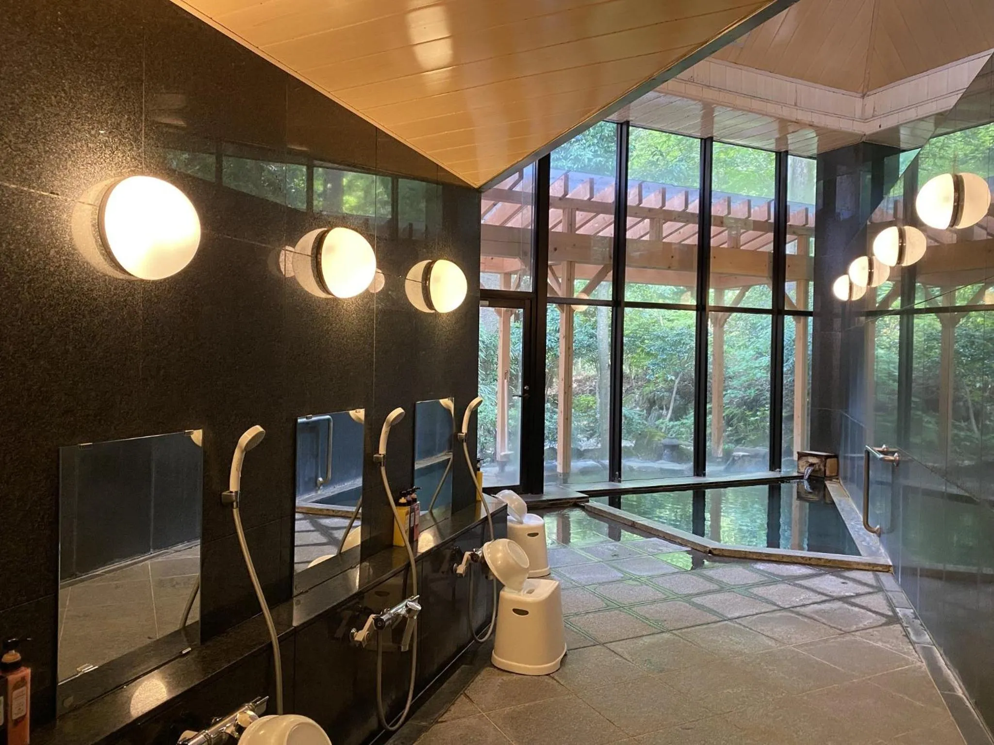 Hot Spring Bath in Hakone Kowakien Miyamafurin