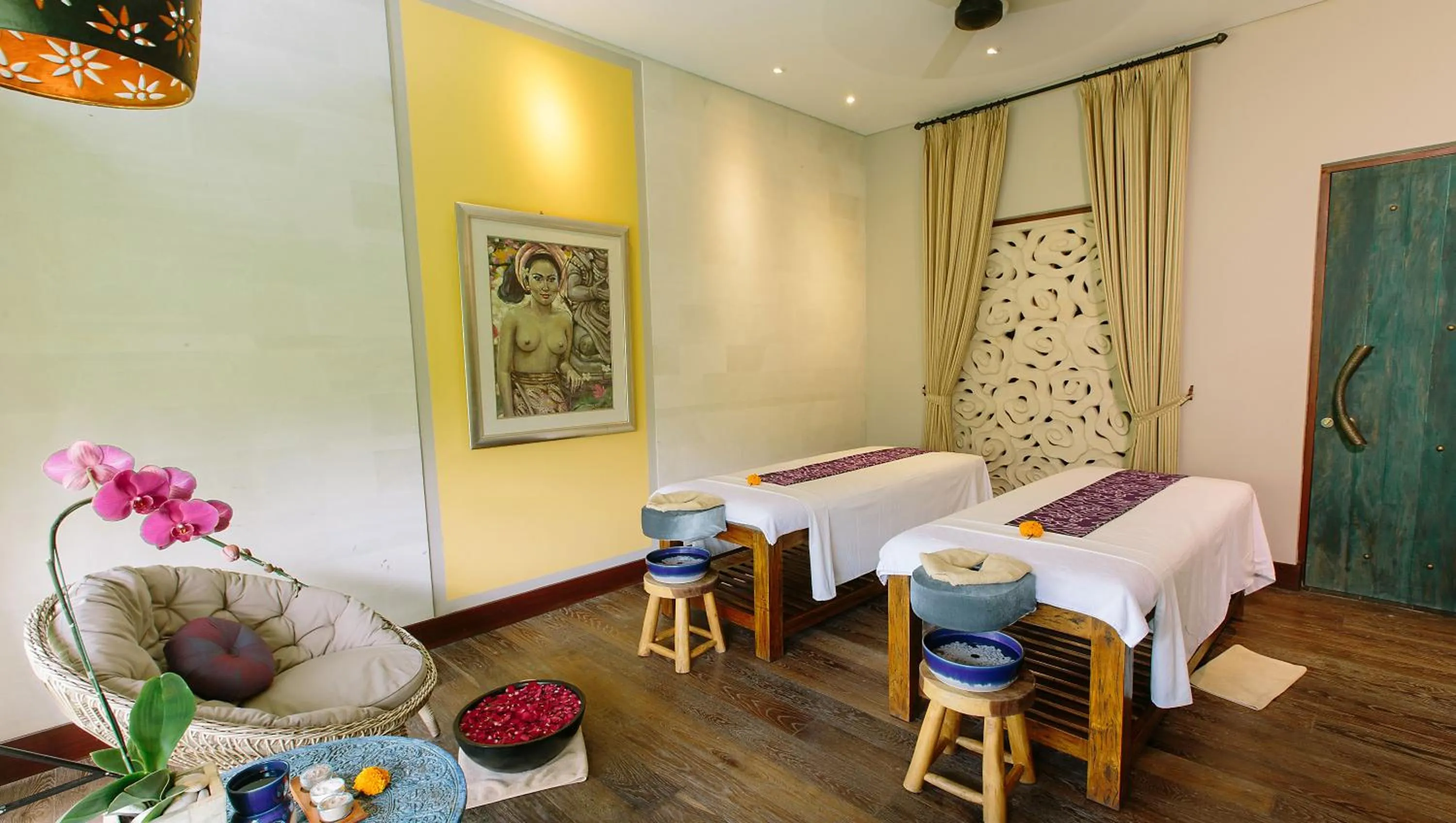 Massage in Tejaprana Resort & Spa