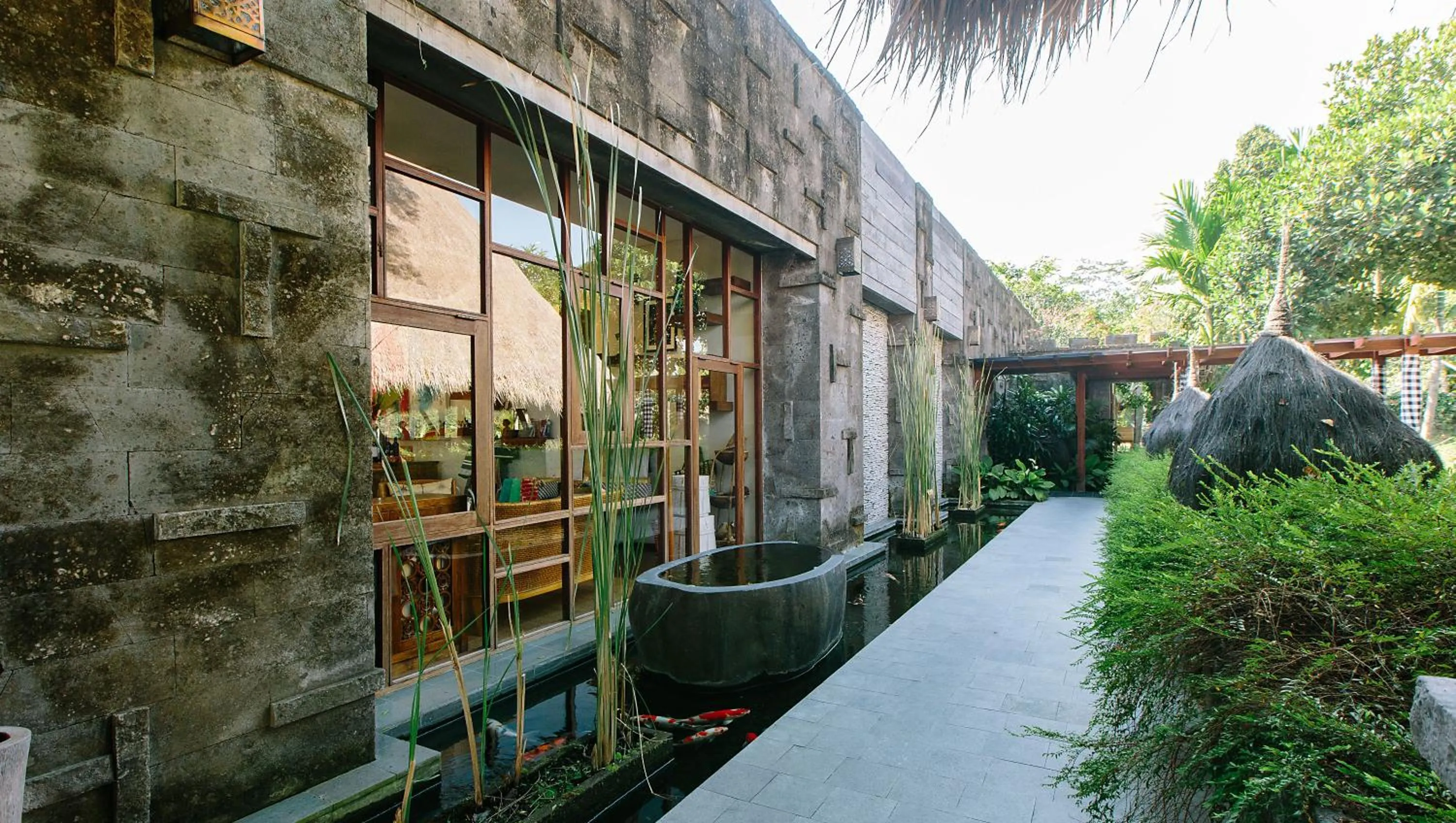 Restaurant/places to eat in Tejaprana Resort & Spa