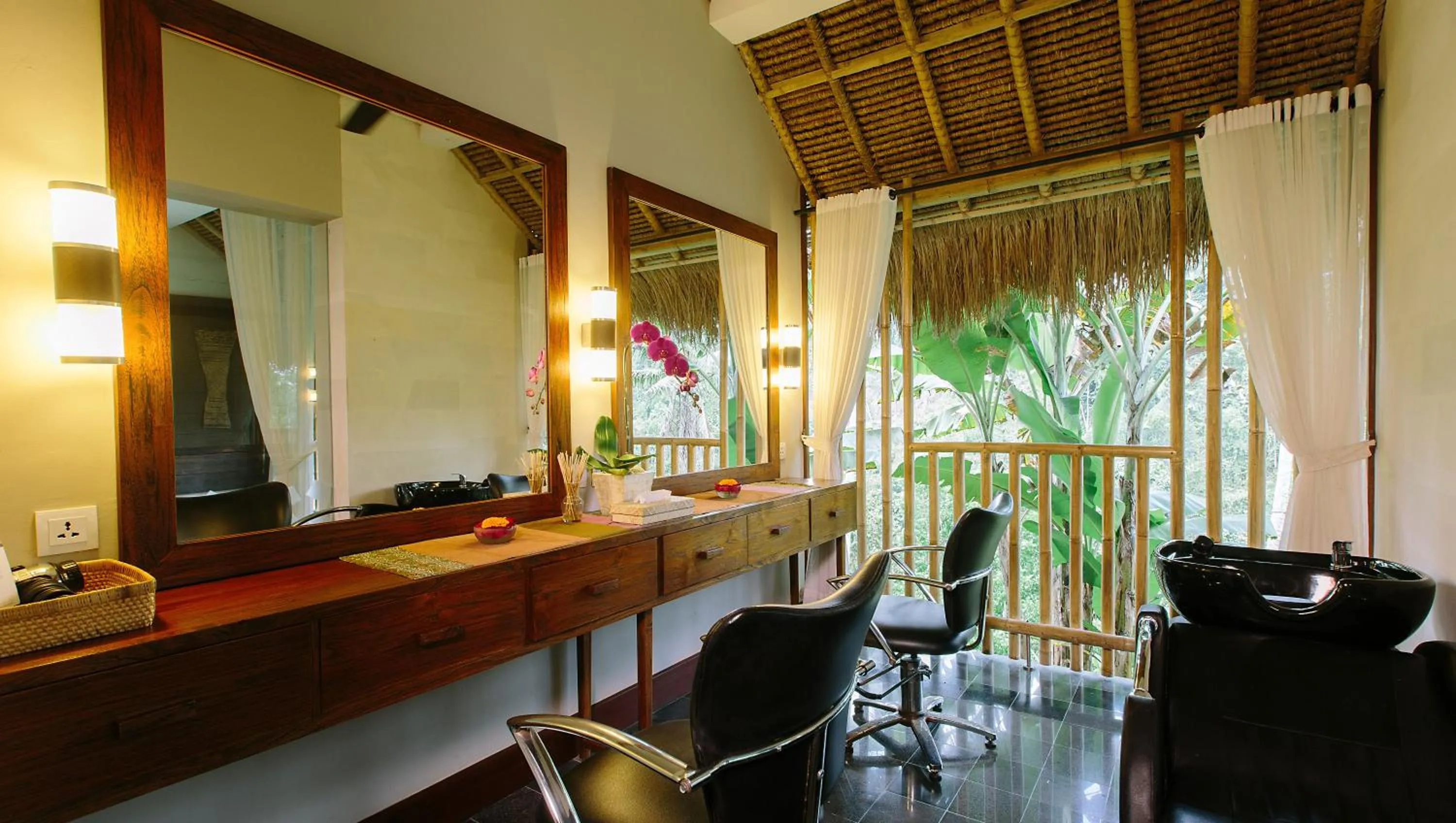 Solarium in Tejaprana Resort & Spa