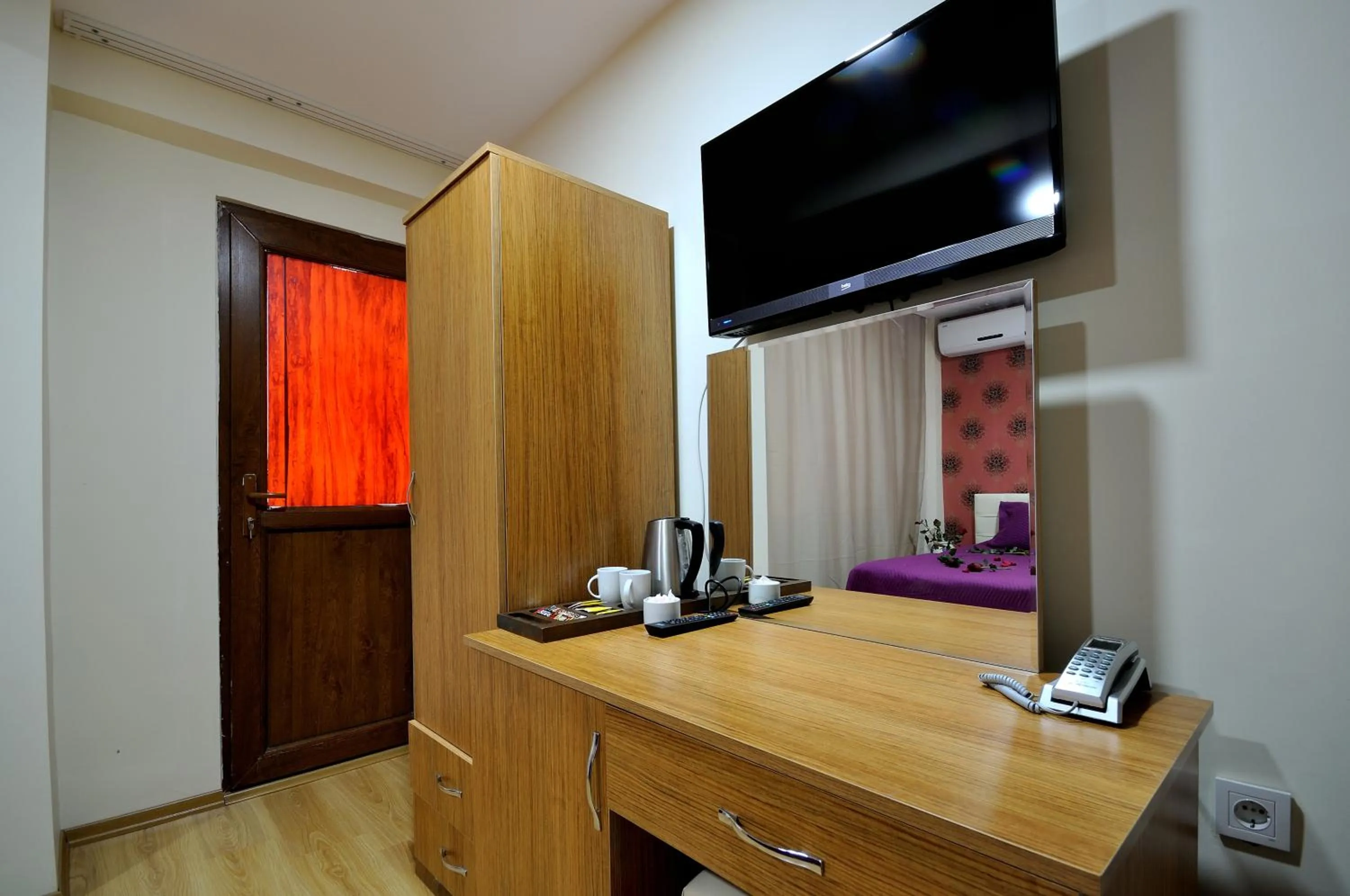 TV and multimedia in Seyri Istanbul Hotel