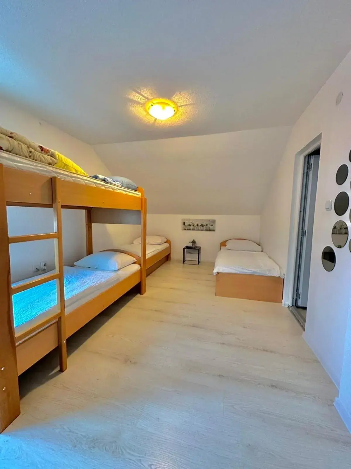 Triple Room with Bathroom in Hostel Herz Triple Room with Bathroom in Hostel Herz