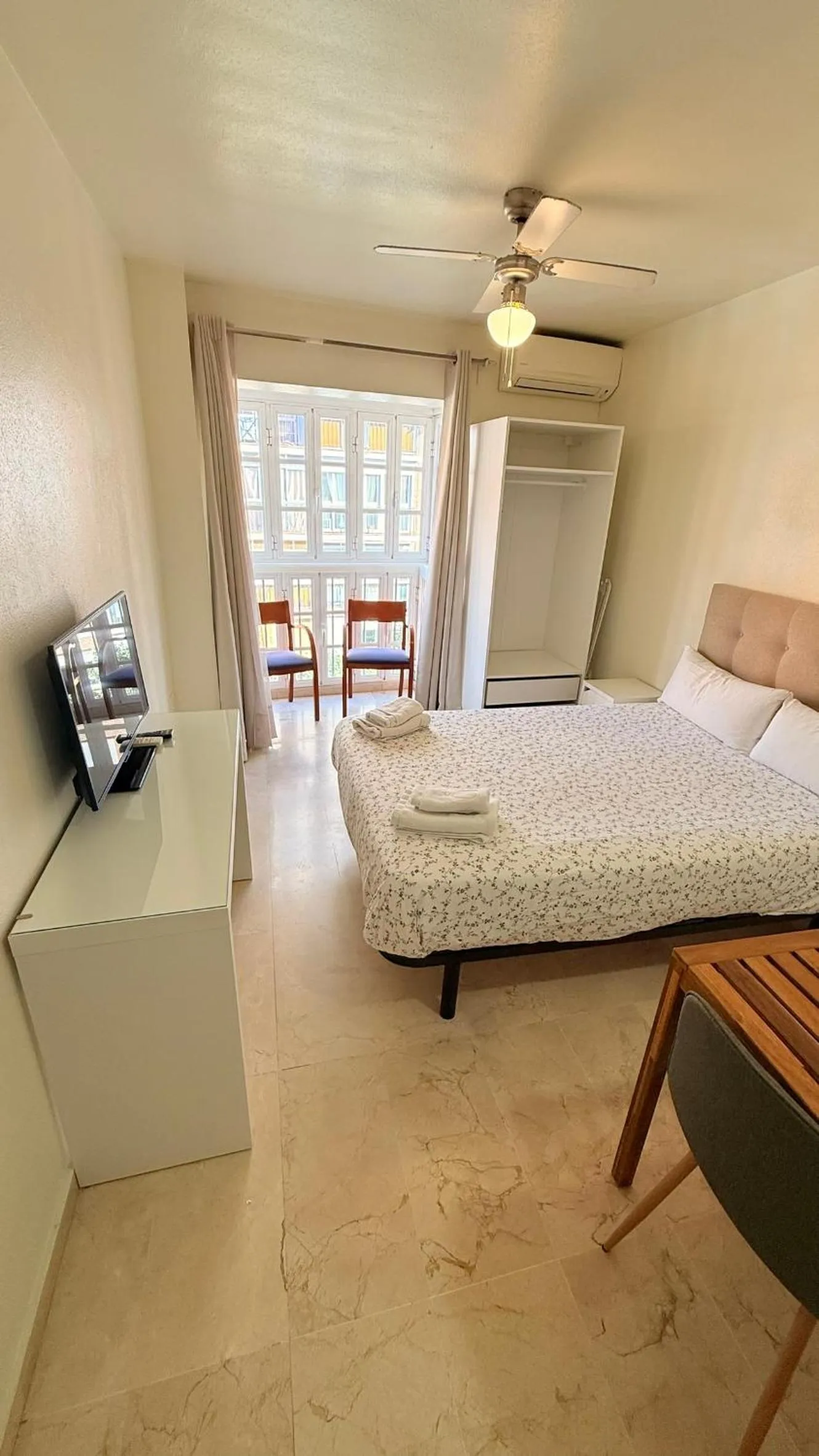 Photo of the whole room, Bed in Fan Flat Mariscal