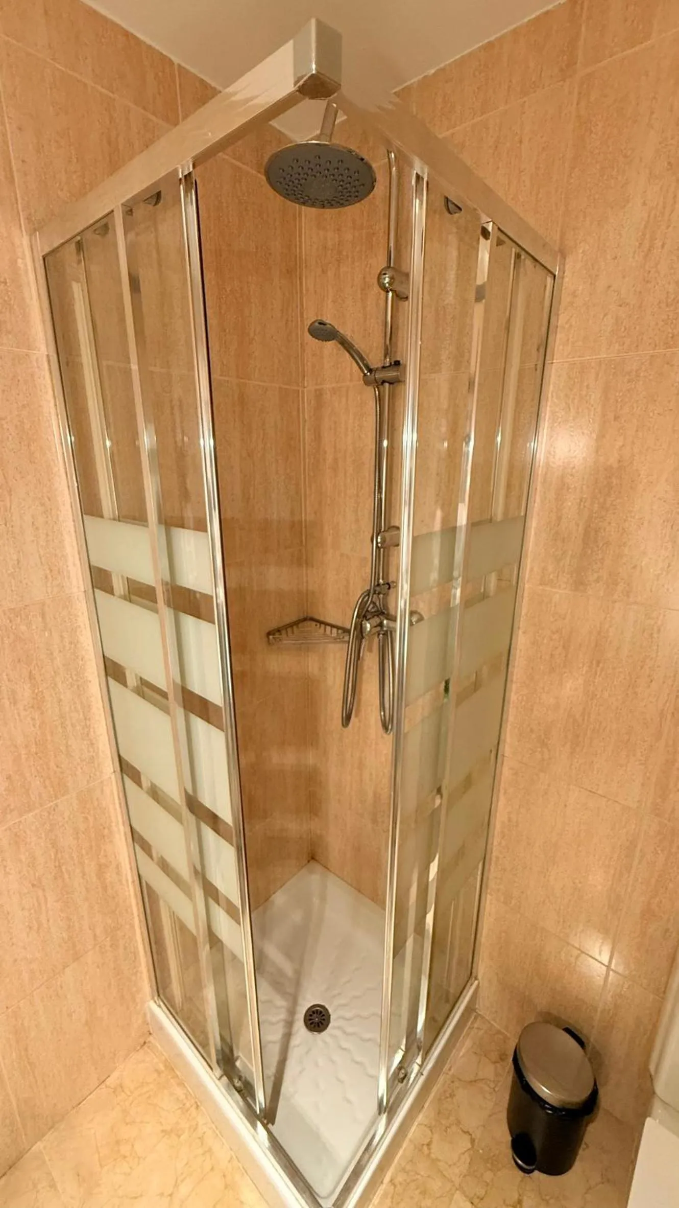 Shower in Fan Flat Mariscal