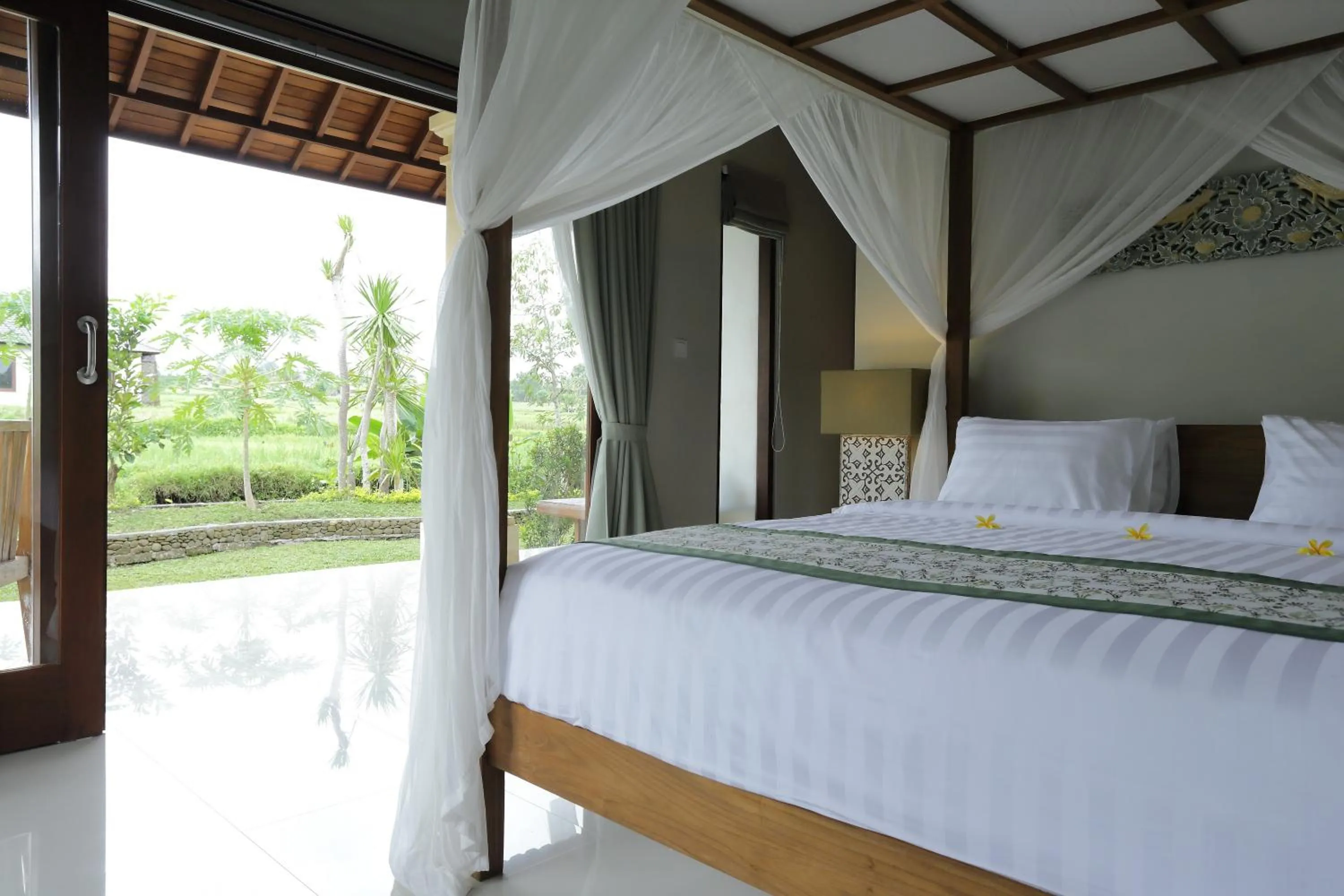Bed in Masia Villa Ubud