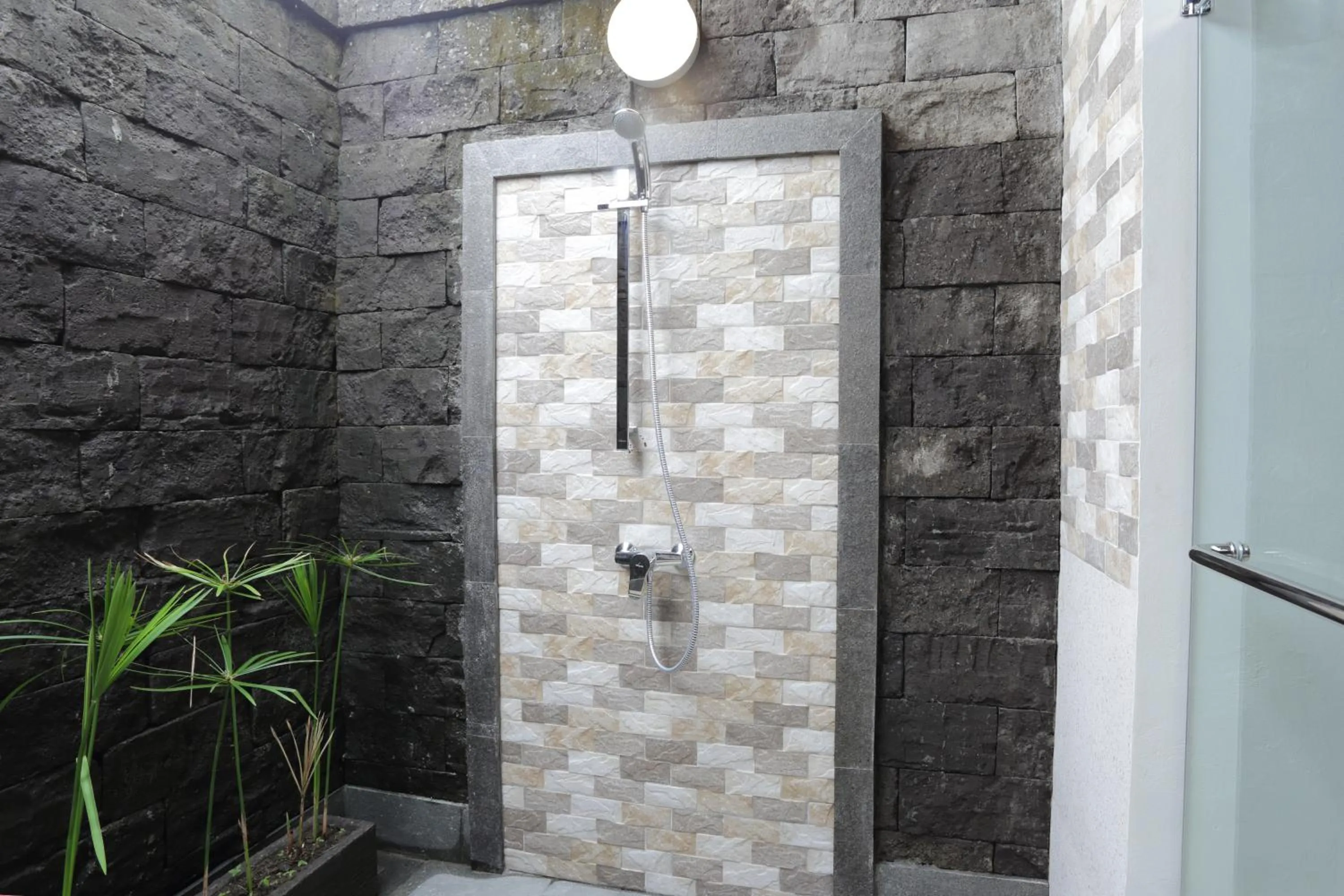 Shower in Masia Villa Ubud