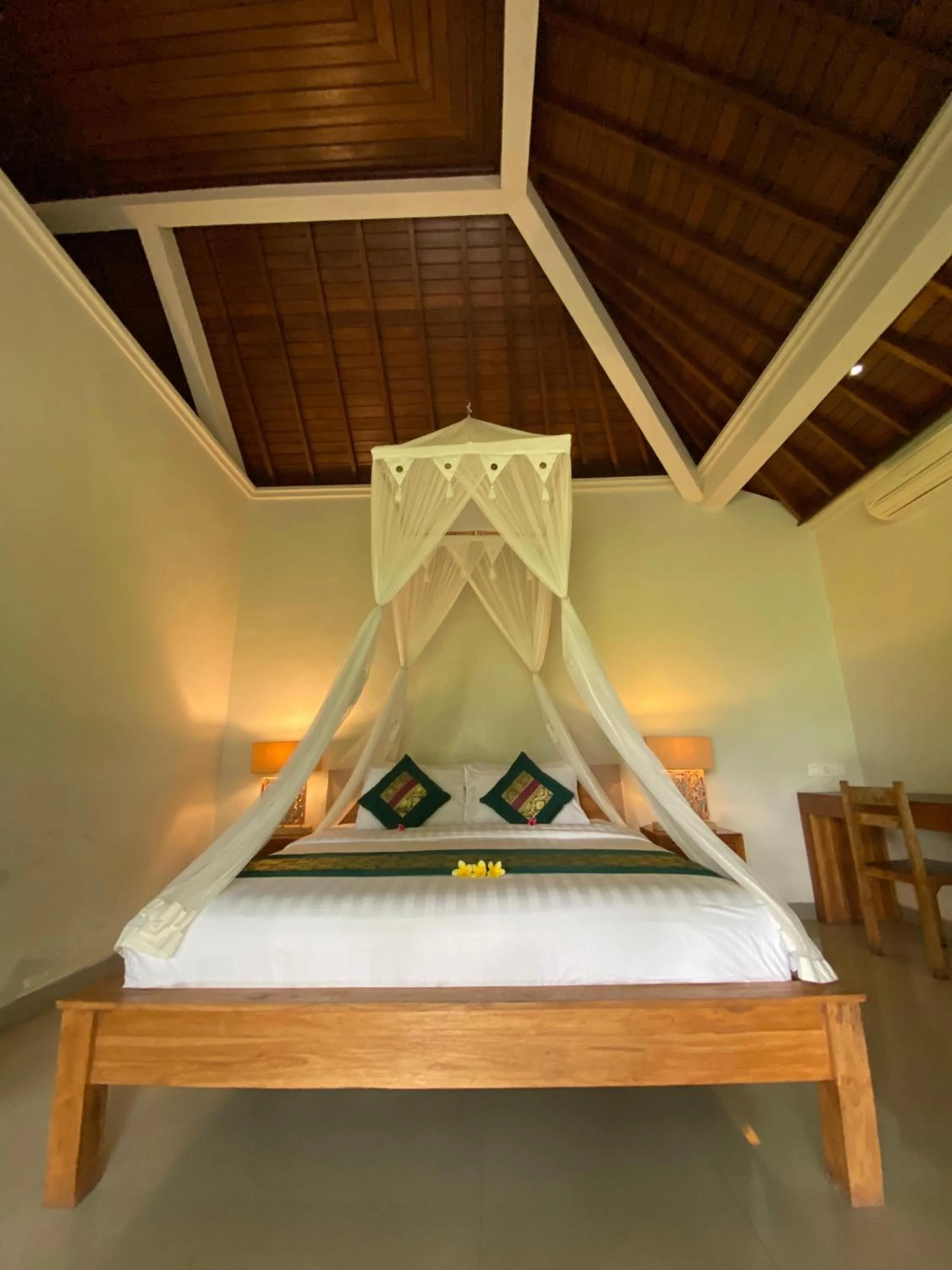 Photo of the whole room, Bed in Masia Villa Ubud