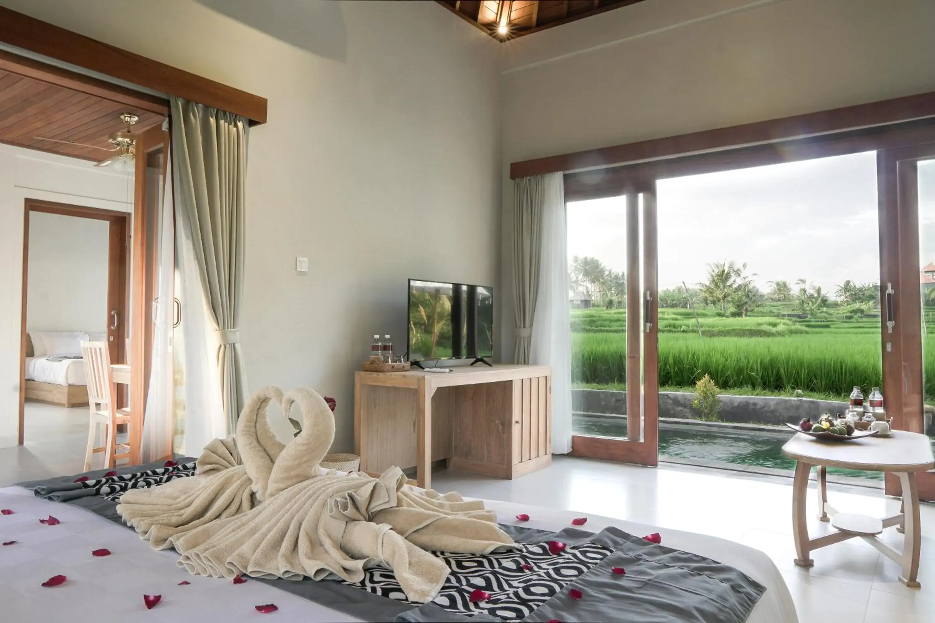 TV and multimedia, Bed in Masia Villa Ubud TV and multimedia, Bed in Masia Villa Ubud